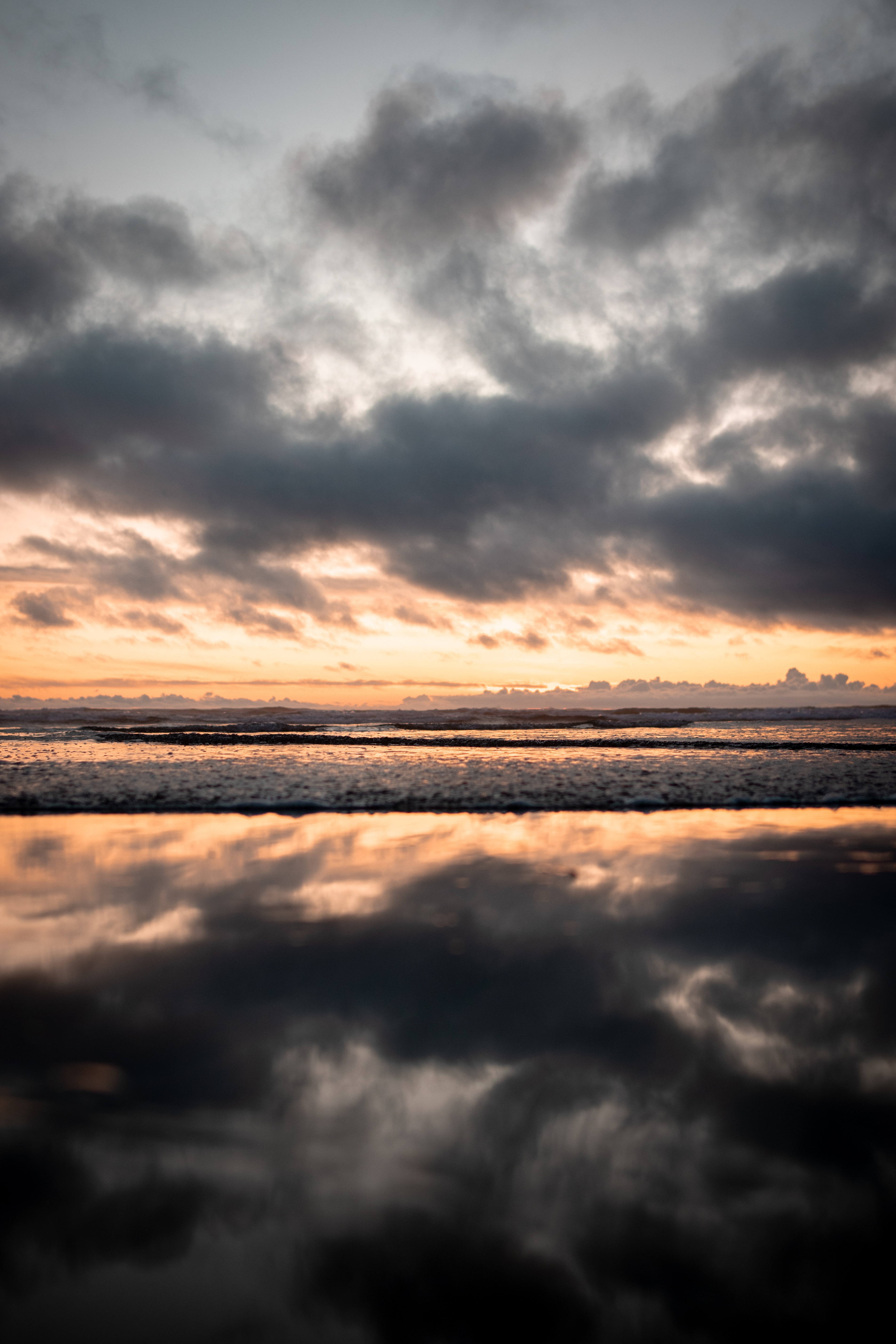 Download mobile wallpaper Clouds, Dusk, Coast, Waves, Twilight, Sea, Nature for free.