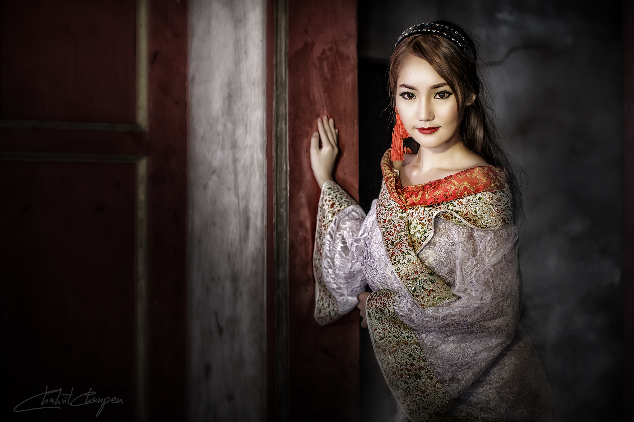 Download mobile wallpaper Portrait, Dress, Women, Asian, Thai for free.