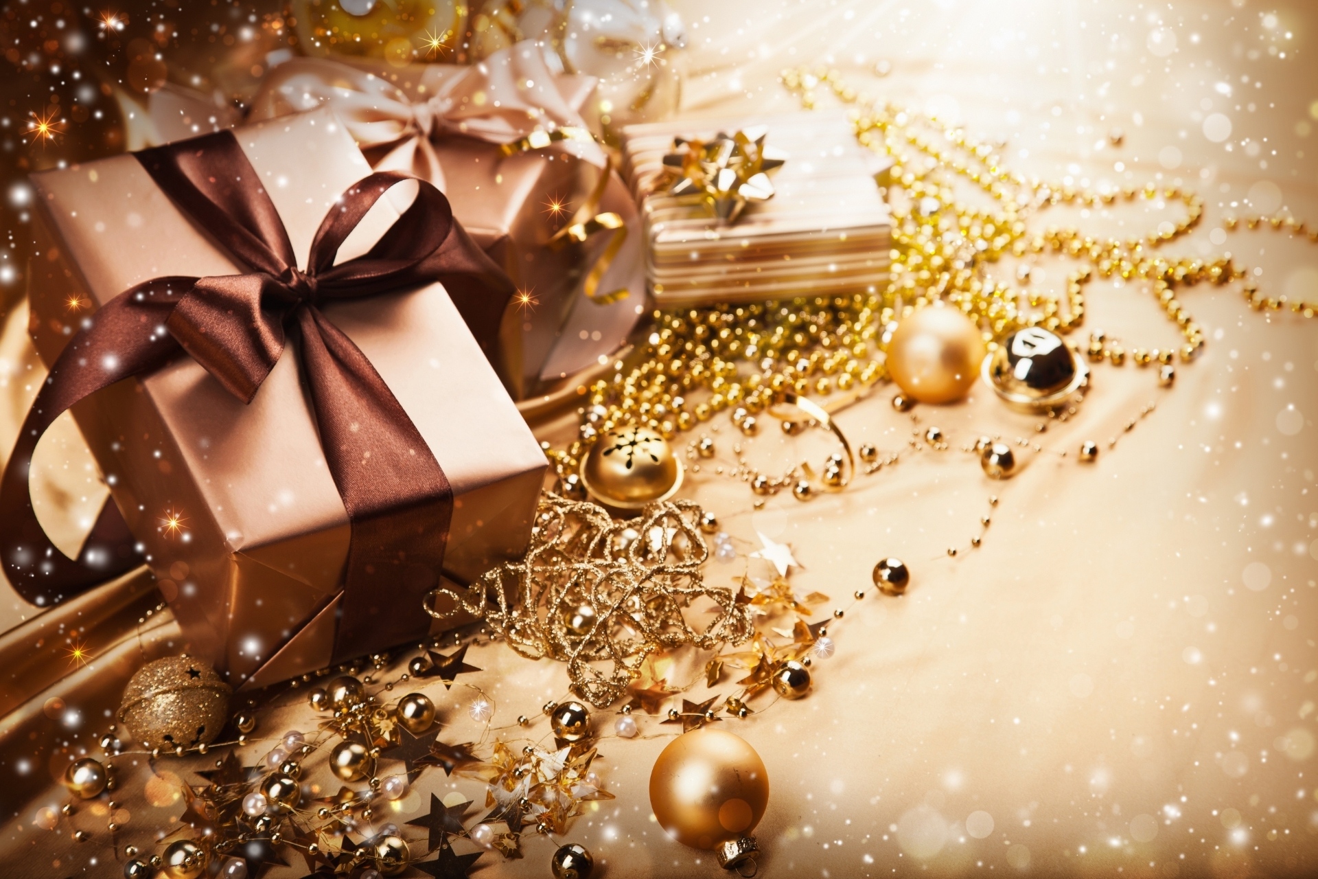 Завантажити шпалери безкоштовно Різдво, Свято, Подарунок, Золотий, Прикраса, Фенечка картинка на робочий стіл ПК