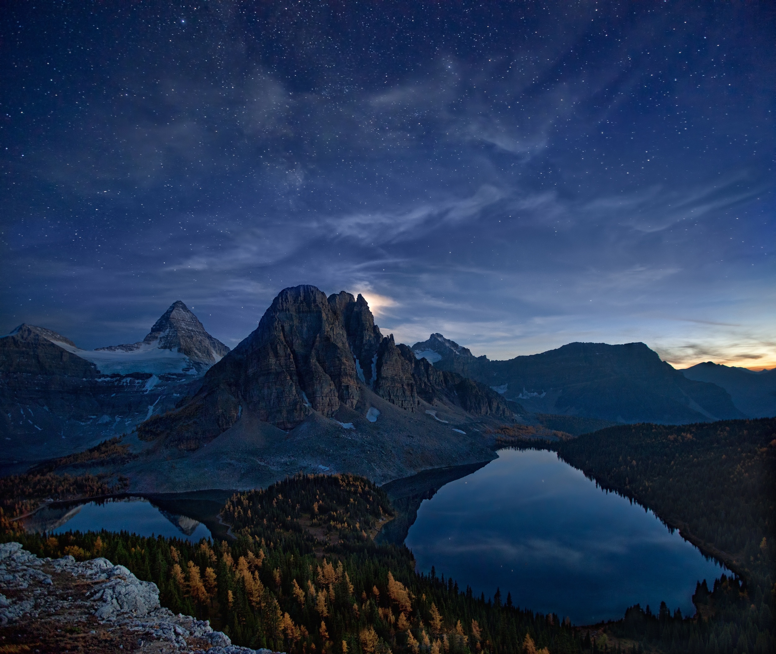 Скачать картинку Горы, Ночь, Гора, Озеро, Канада, Земля/природа в телефон бесплатно.