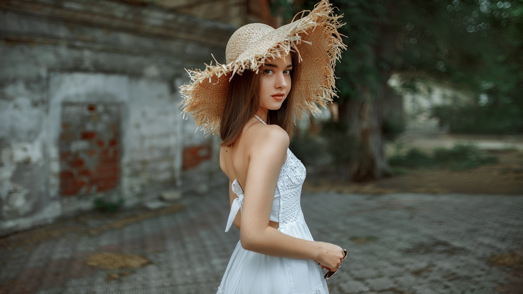 Free download wallpaper Hat, Brunette, Model, Women, Depth Of Field, White Dress on your PC desktop