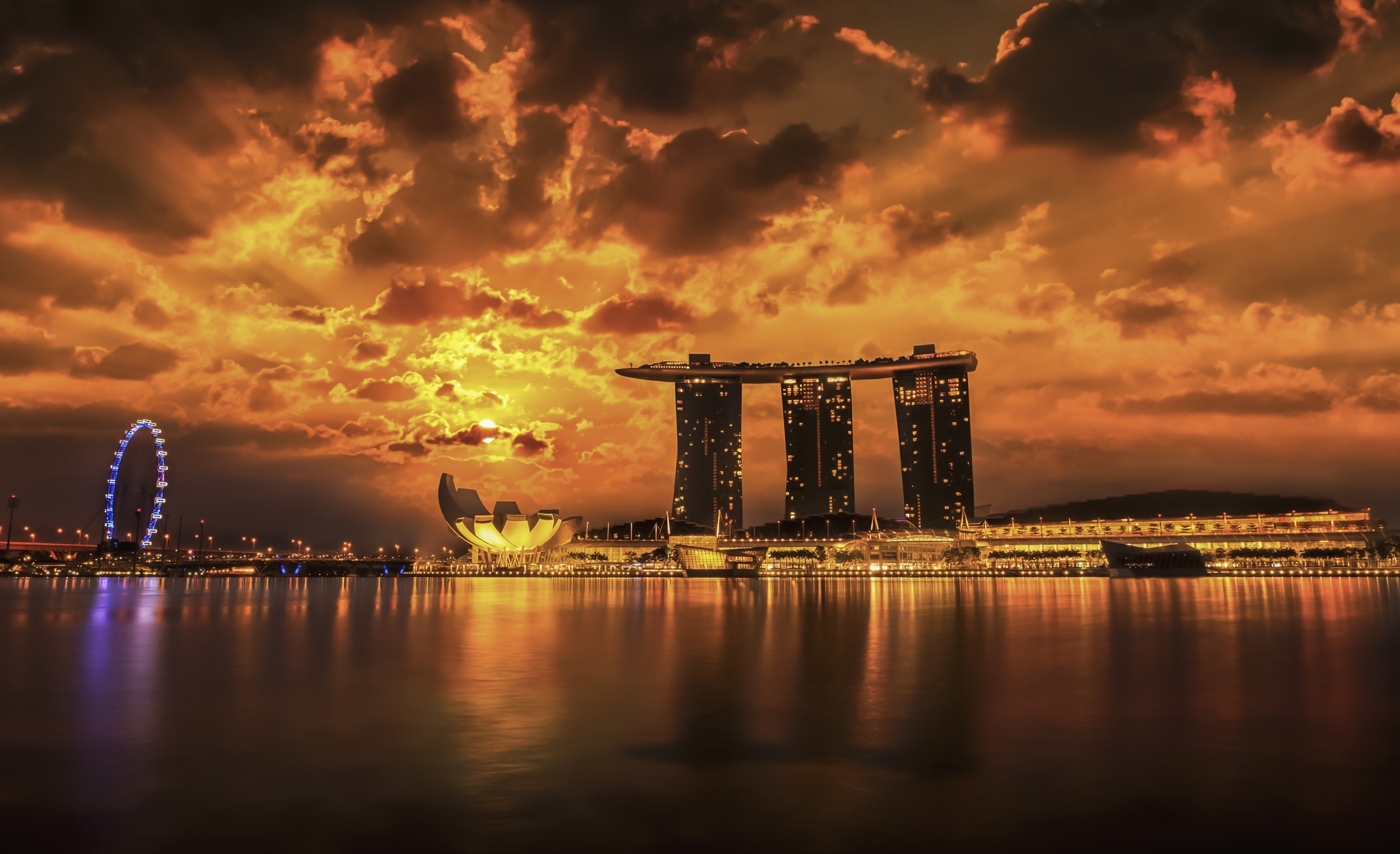 646194 Hintergrundbild herunterladen menschengemacht, marina bay sands, kunstwissenschaftliches museum, singapur, sonnenuntergang - Bildschirmschoner und Bilder kostenlos