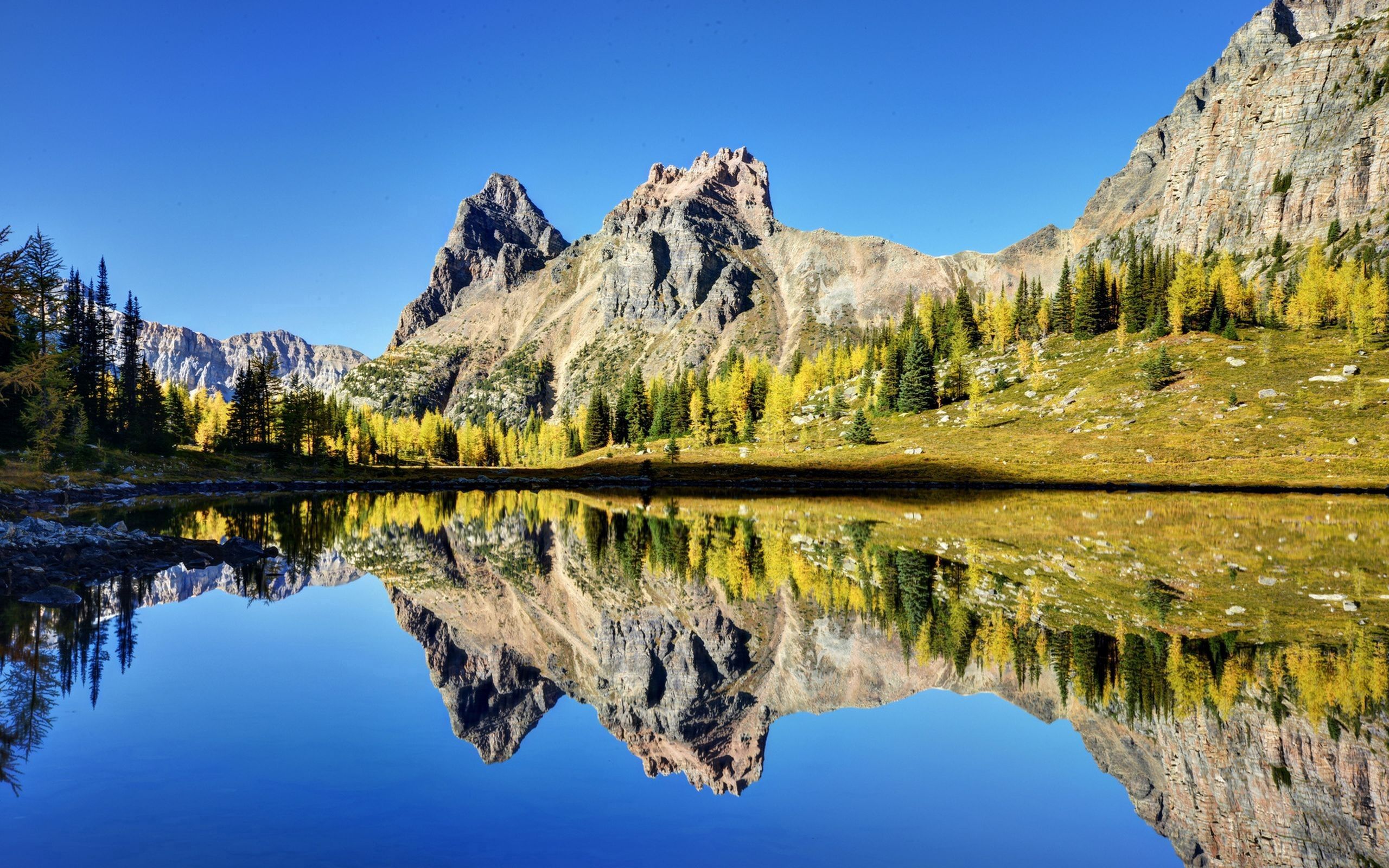 無料モバイル壁紙自然, 湖, 反射, 草, 山脈, スカイをダウンロードします。