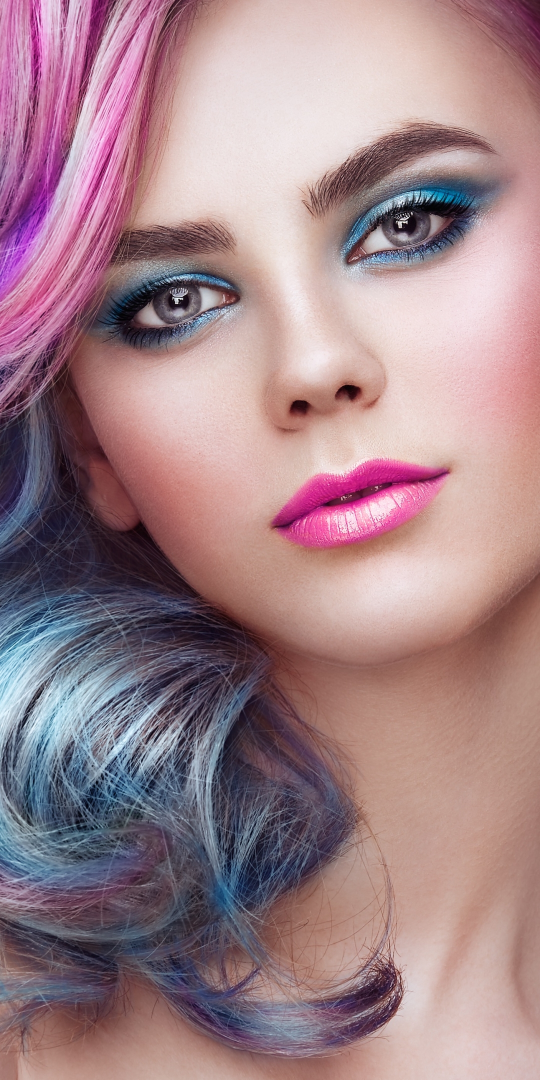 Handy-Wallpaper Gesicht, Modell, Frauen, Blaue Augen, Lippenstift, Zweifarbiges Haar kostenlos herunterladen.