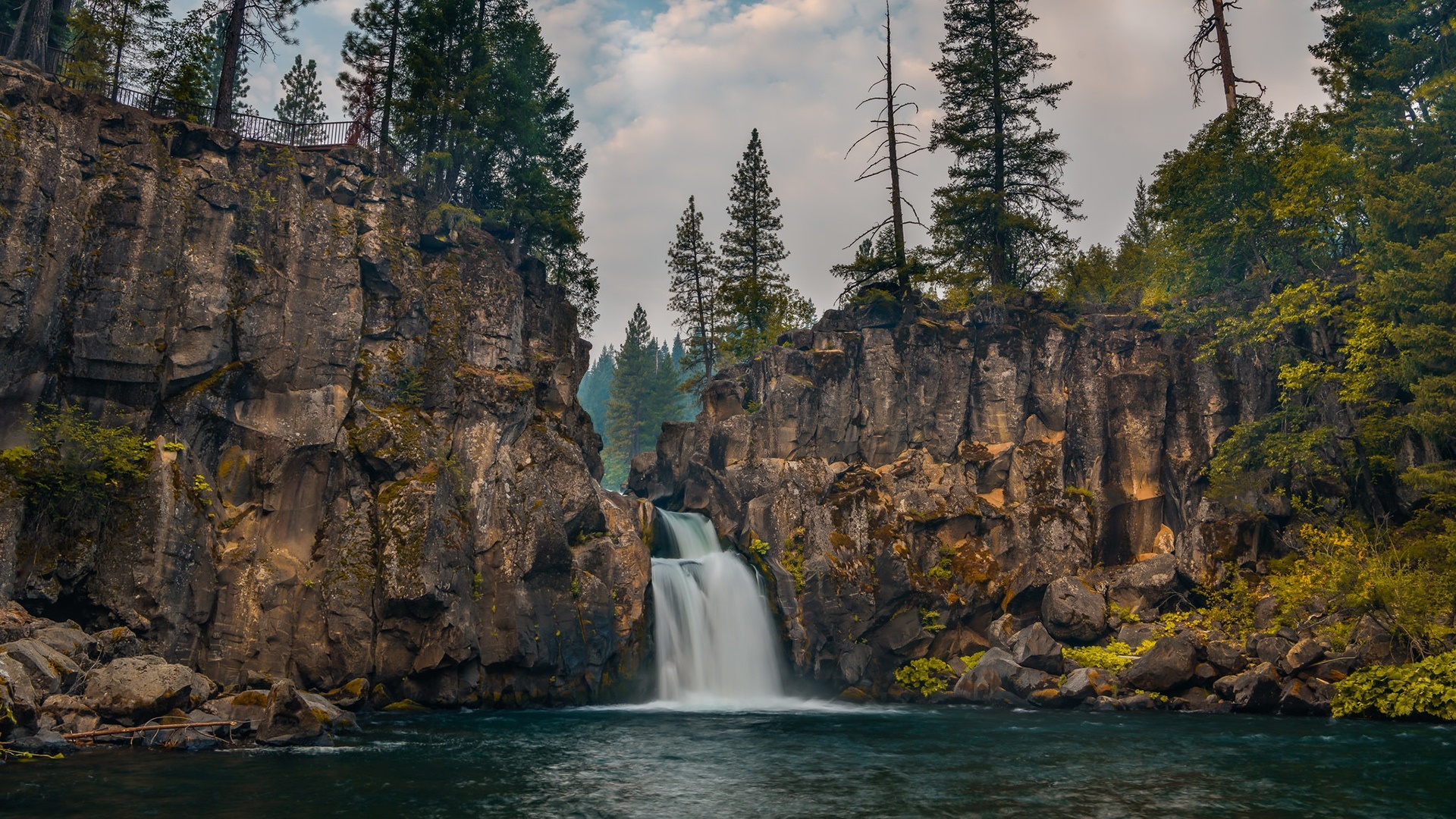 Handy-Wallpaper Wasserfälle, Wasserfall, Klippe, Kalifornien, Erde/natur kostenlos herunterladen.