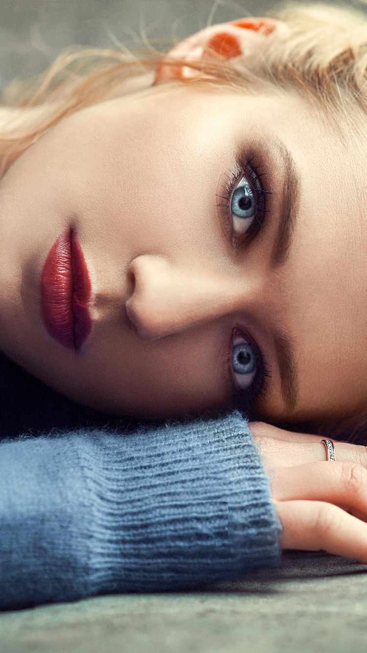Download mobile wallpaper Face, Model, Women, Blue Eyes, Lipstick, Eva Mikulski for free.