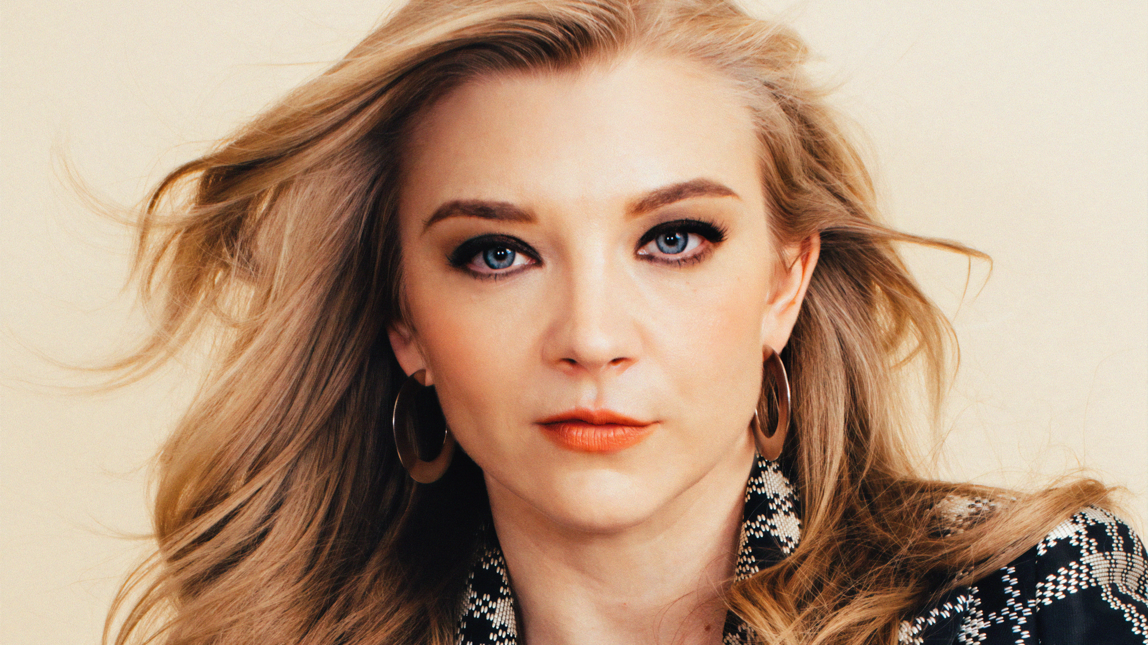 Download mobile wallpaper Close Up, Blonde, English, Face, Blue Eyes, Celebrity, Actress, Lipstick, Natalie Dormer for free.