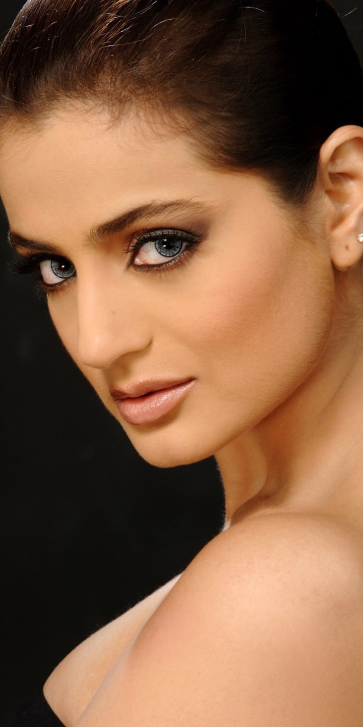 amisha patel, celebrity, actress, indian, brunette, bollywood