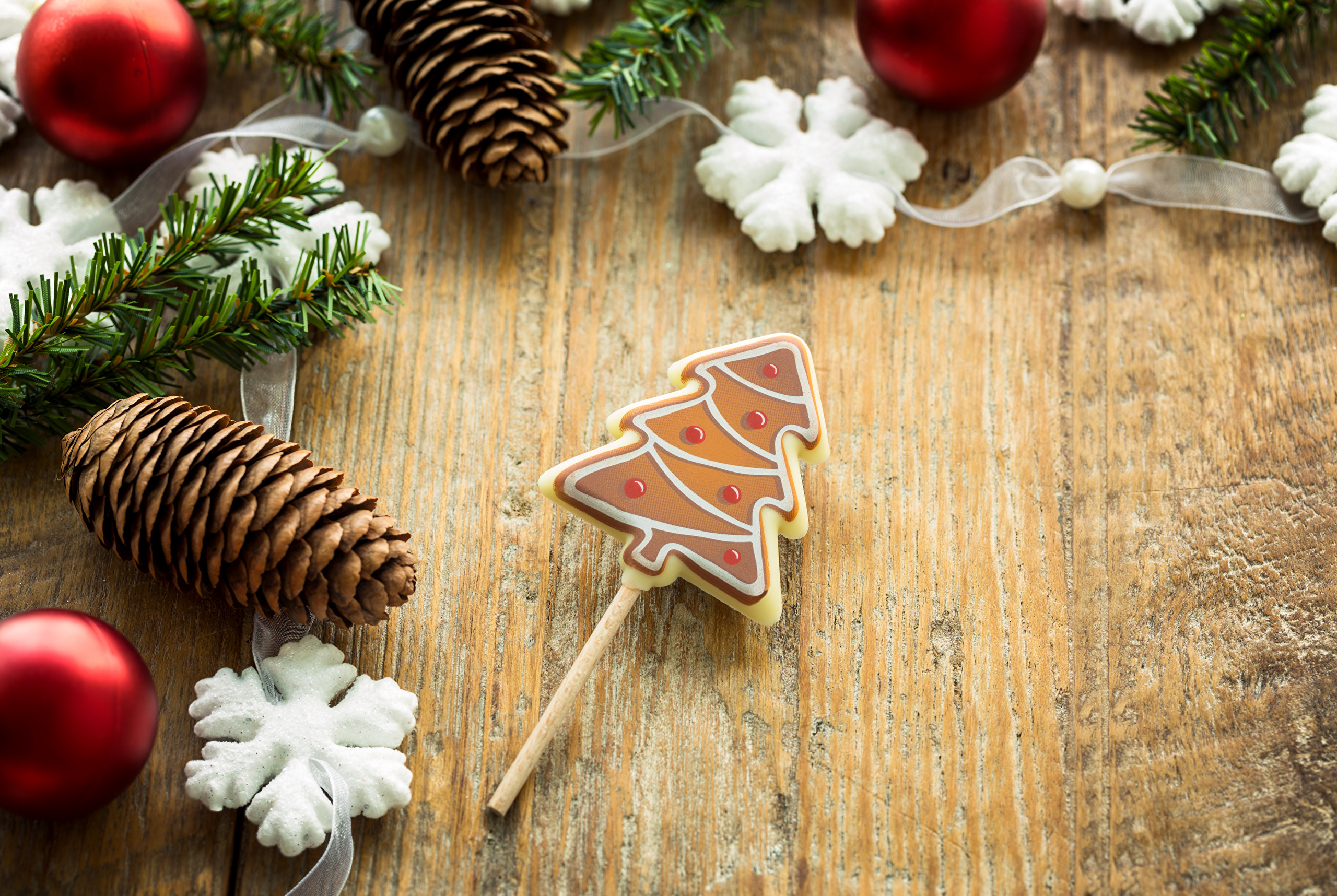 Free download wallpaper Food, Chocolate, Wood, Christmas, Christmas Tree, Christmas Ornaments on your PC desktop