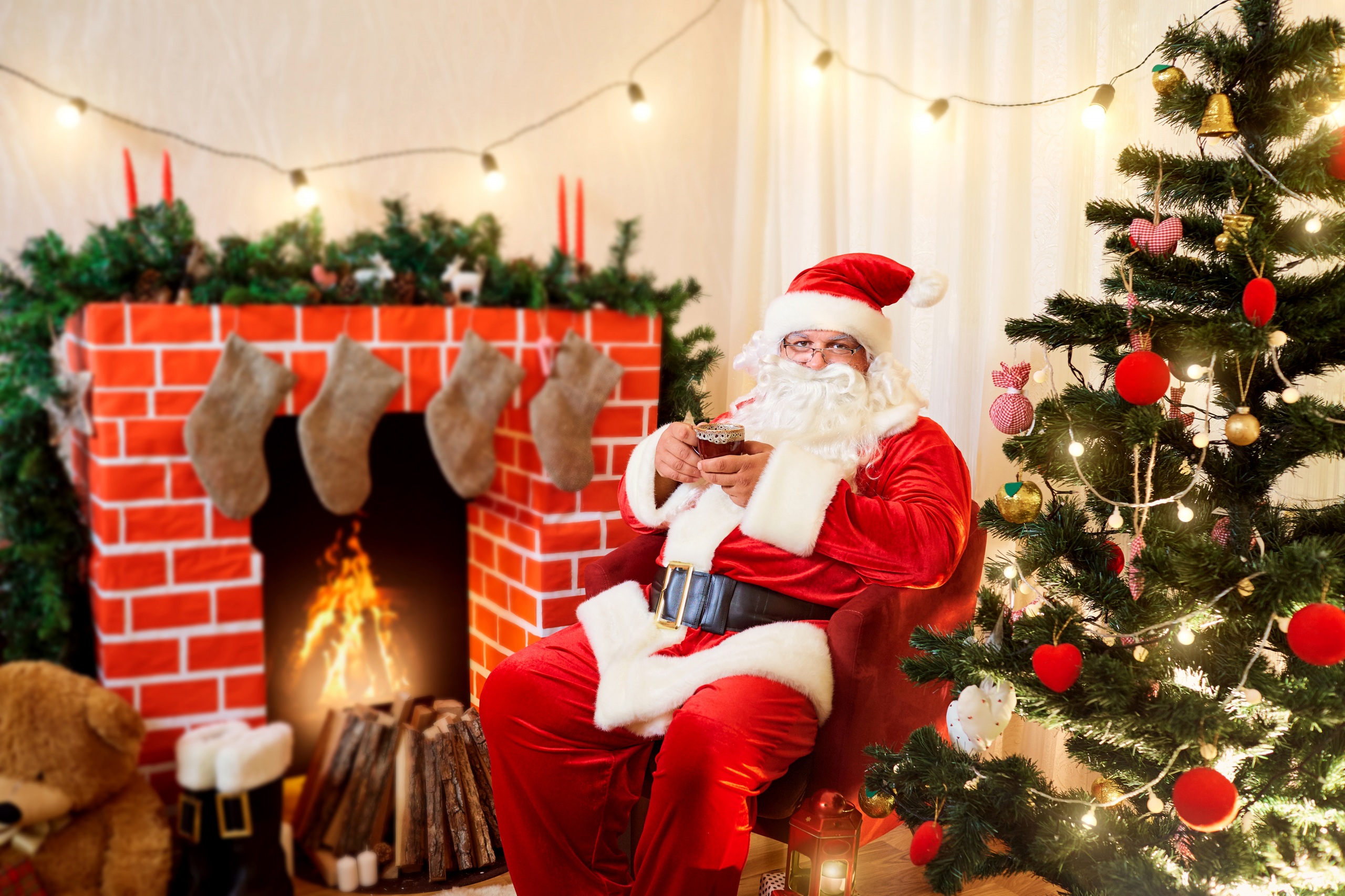 Free download wallpaper Christmas, Holiday, Christmas Tree, Fireplace, Santa on your PC desktop