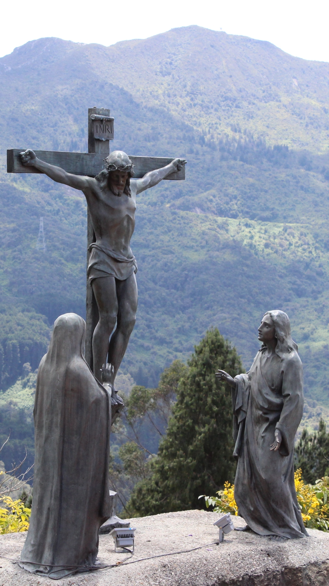 1347957 скачать обои иисус, религиозные, христианин, статуя, колумбия, скульптура, крест - заставки и картинки бесплатно