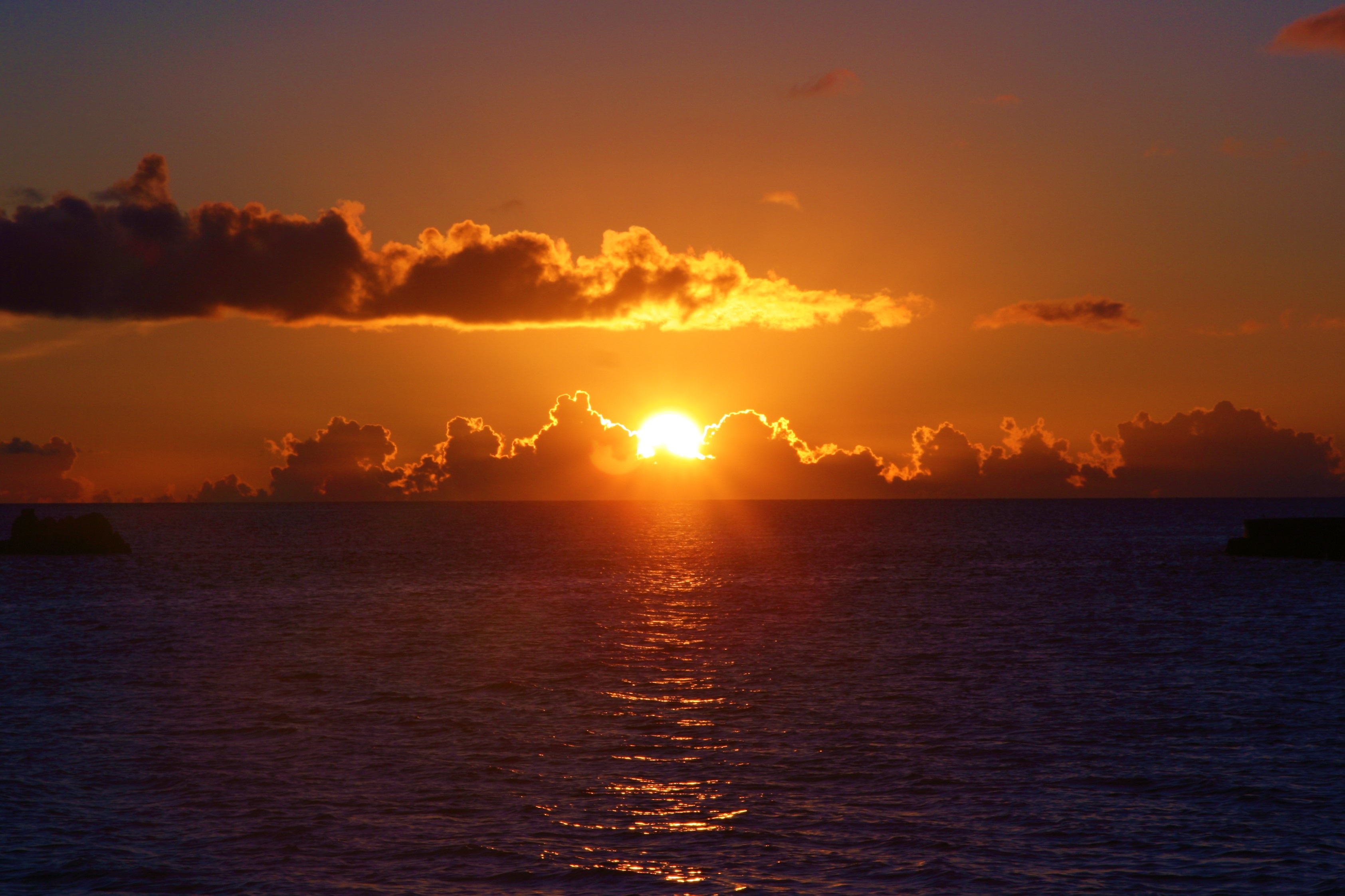 Laden Sie das Natur, Horizont, Ozean, Japan, Wolke, Meer, Himmel, Sonnenuntergang, Sonne, Sonnenstrahl, Erde/natur, Orange Farbe)-Bild kostenlos auf Ihren PC-Desktop herunter