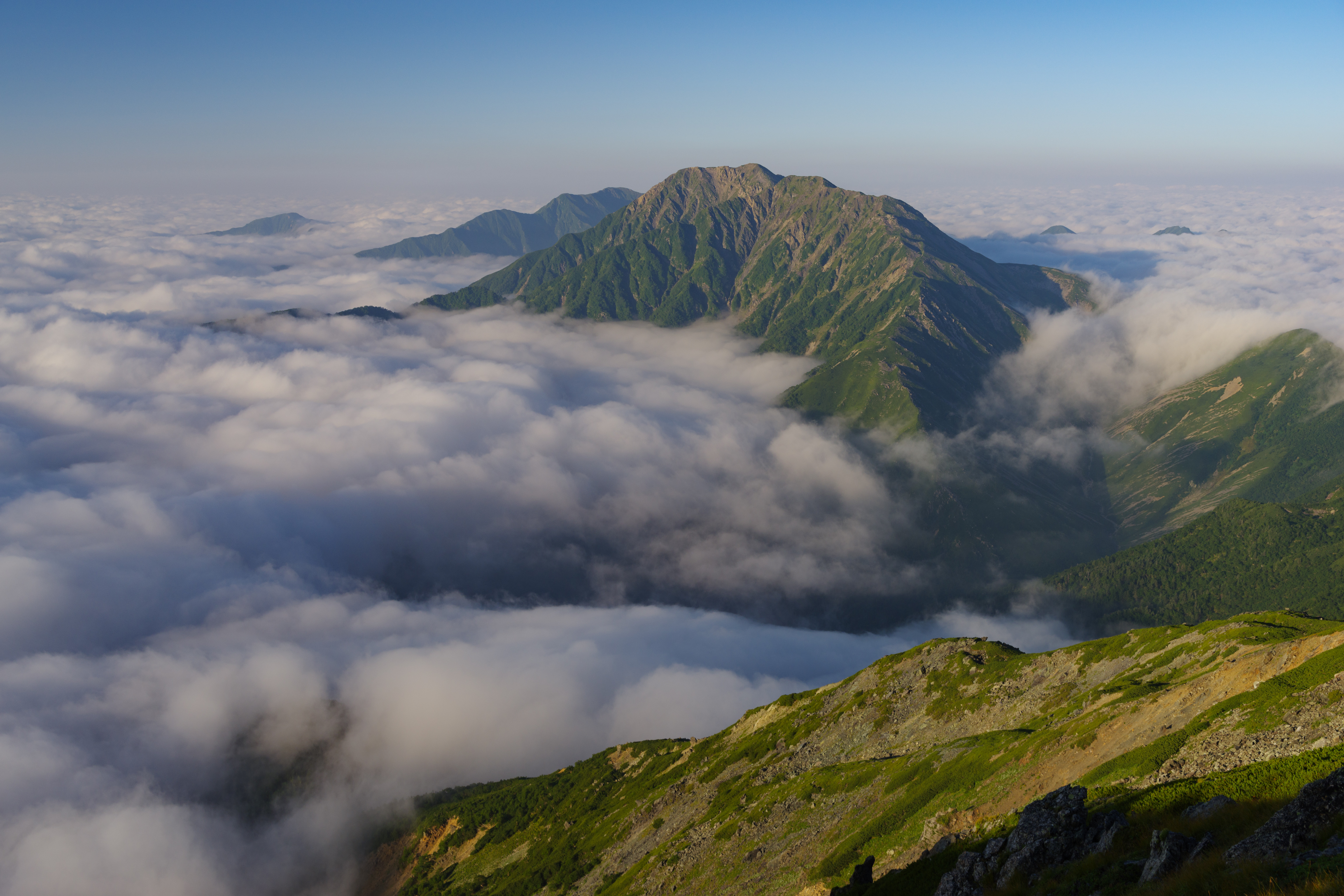Descarga gratuita de fondo de pantalla para móvil de Naturaleza, Montañas, Nubes, Altura.