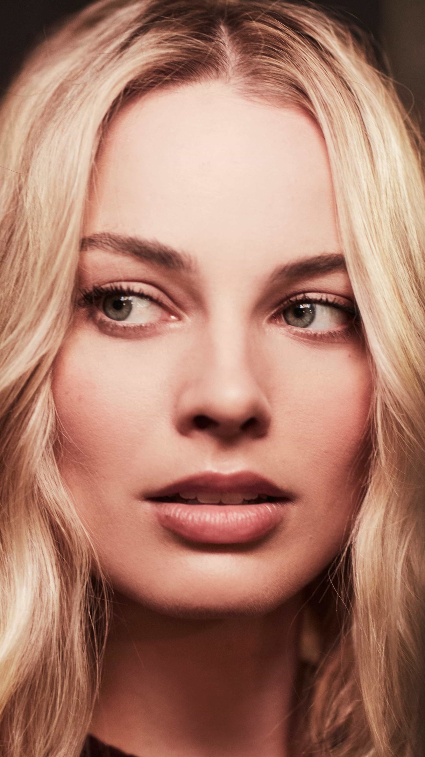 Download mobile wallpaper Blonde, Face, Celebrity, Actress, Australian, Margot Robbie for free.