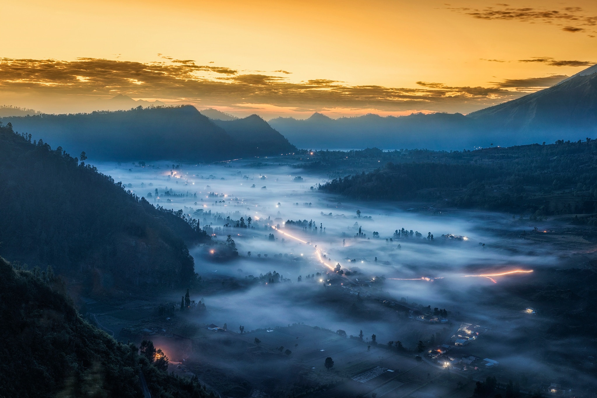 Laden Sie das Landschaft, Nebel, Gebirge, Tal, Fotografie, Nacht-Bild kostenlos auf Ihren PC-Desktop herunter