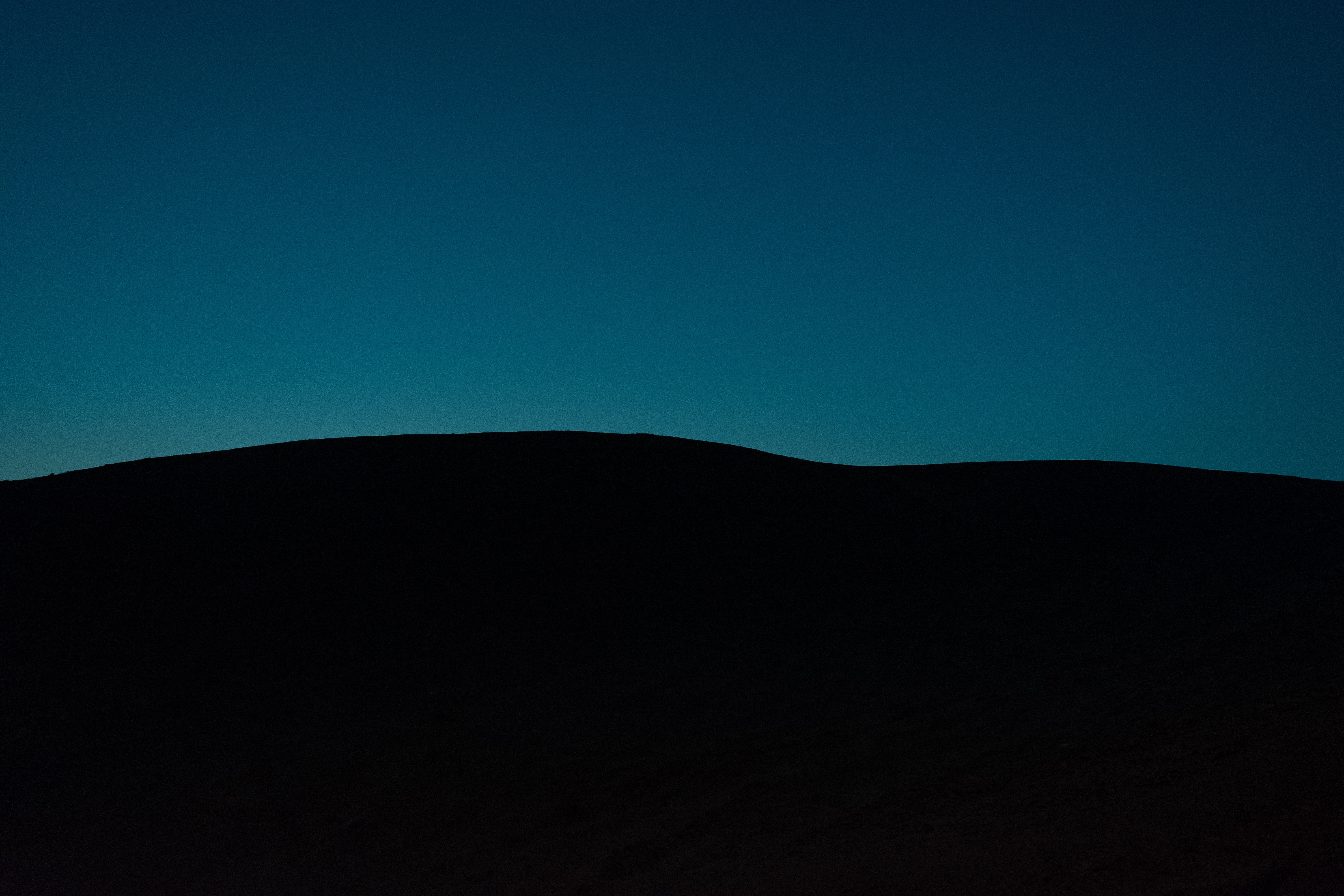 horizon, hill, minimalism, night, dark Phone Background