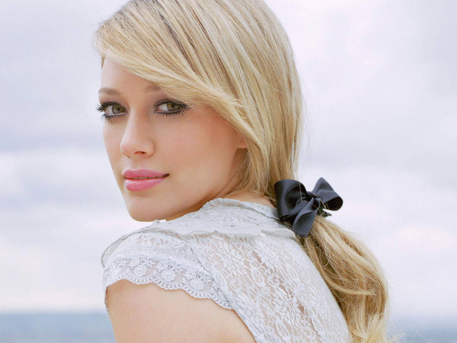 Free download wallpaper Celebrity, Hilary Duff on your PC desktop