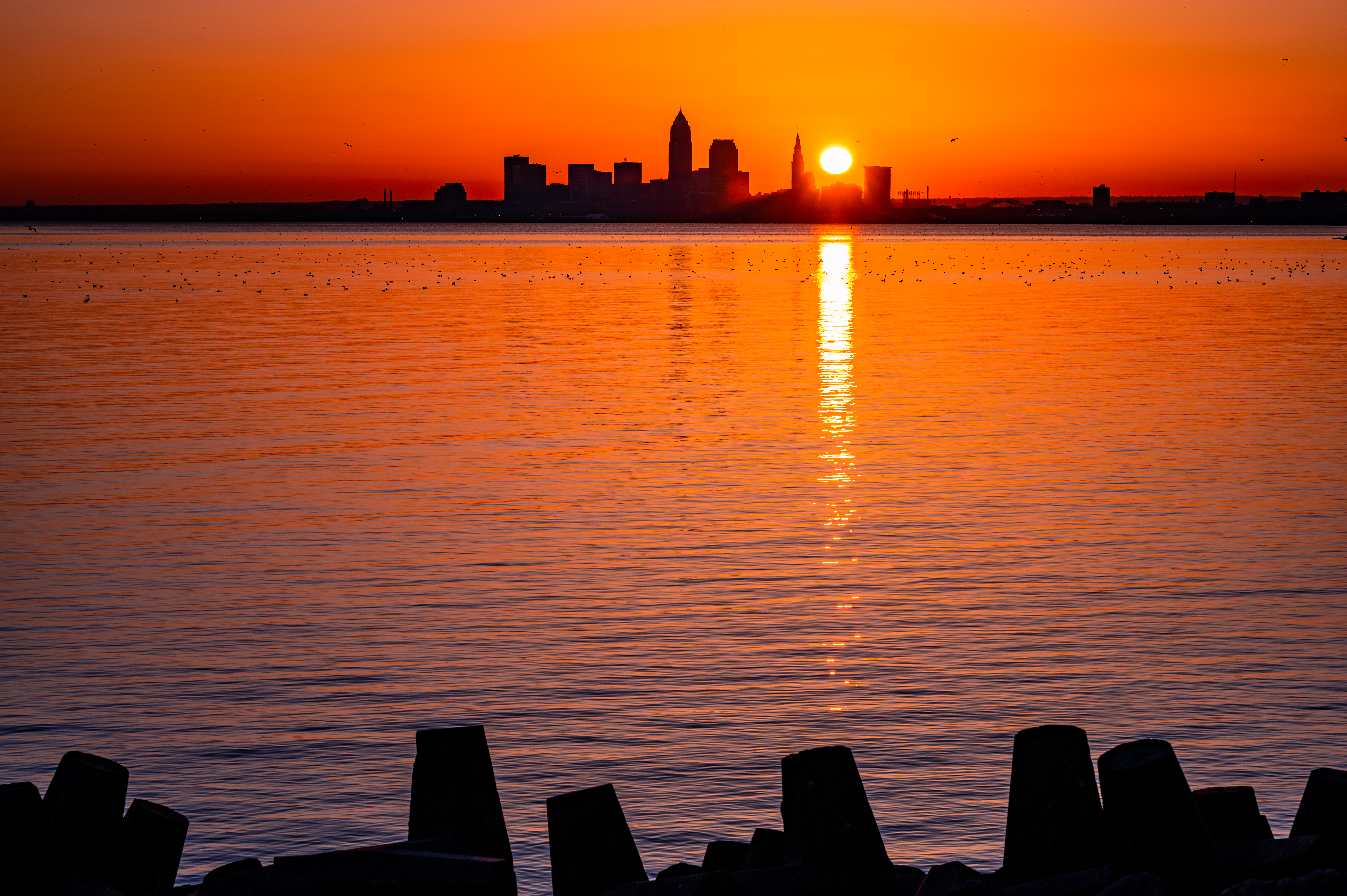 Download mobile wallpaper City, Water, Sunset, Sun, Silhouettes, Dark for free.