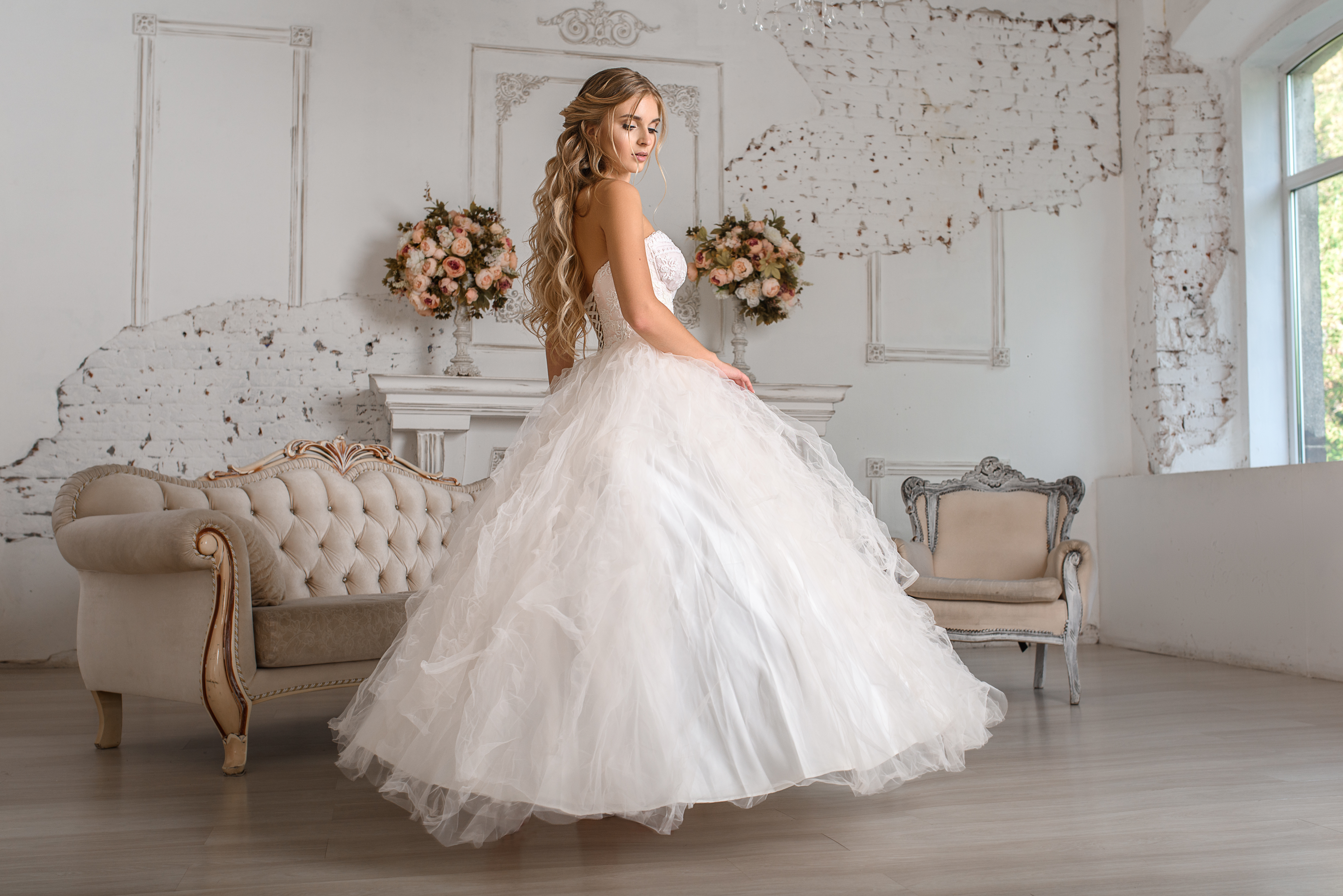 Handy-Wallpaper Braut, Frauen, Hochzeitskleid, Lange Haare, Weißes Kleid kostenlos herunterladen.