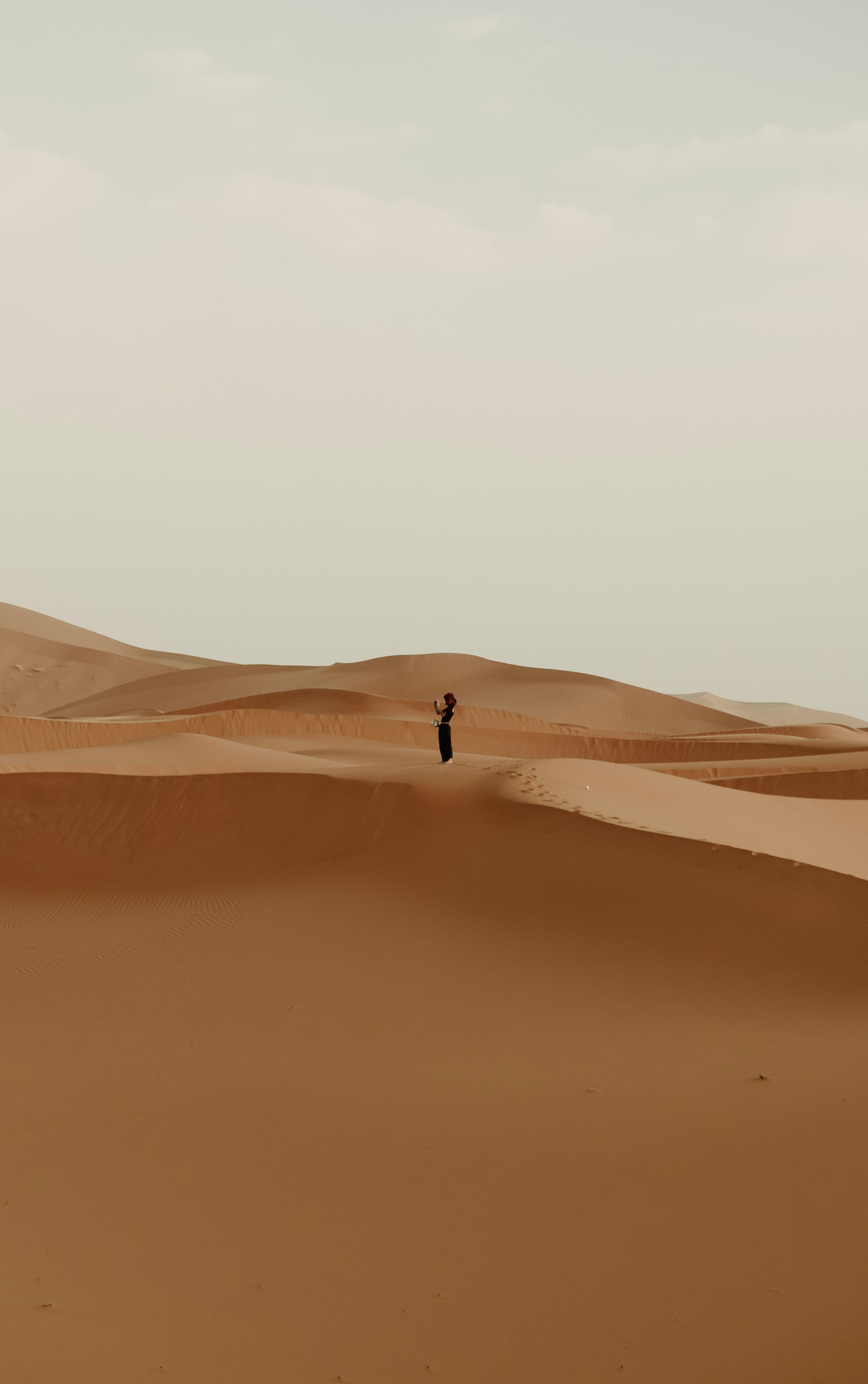 Download mobile wallpaper Miscellanea, Miscellaneous, Dunes, Desert, Lonely, Loneliness, Alone, Girl for free.