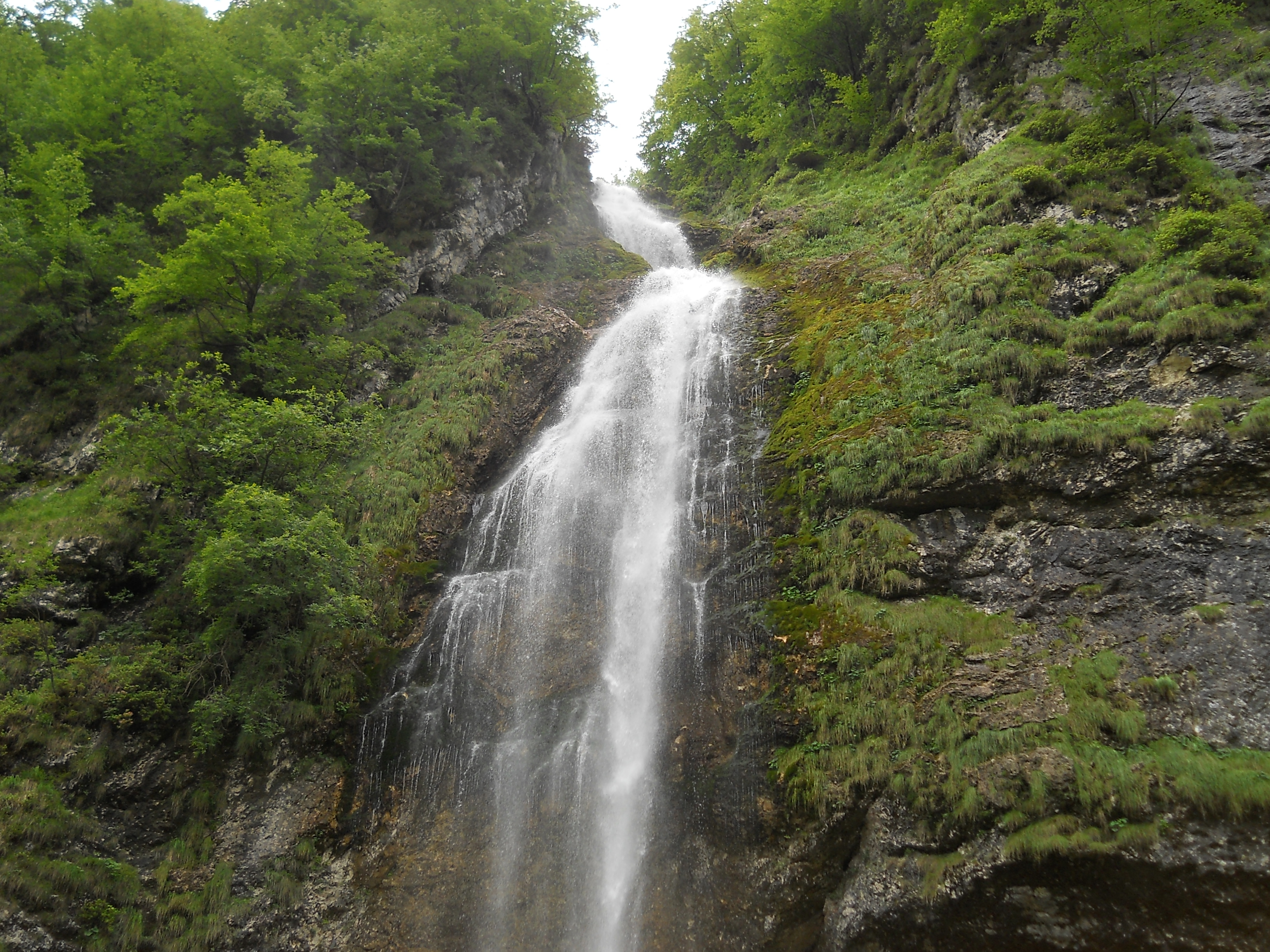 32k Wallpaper Waterfalls 