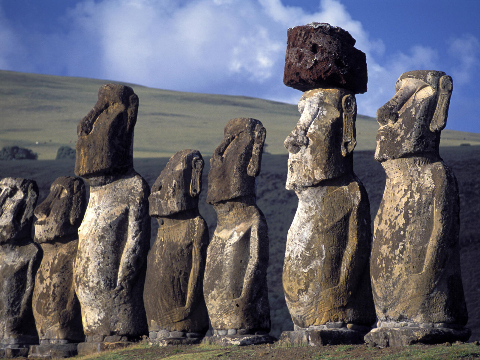 1076361 télécharger le fond d'écran statues moai, statue, construction humaine, moai - économiseurs d'écran et images gratuitement