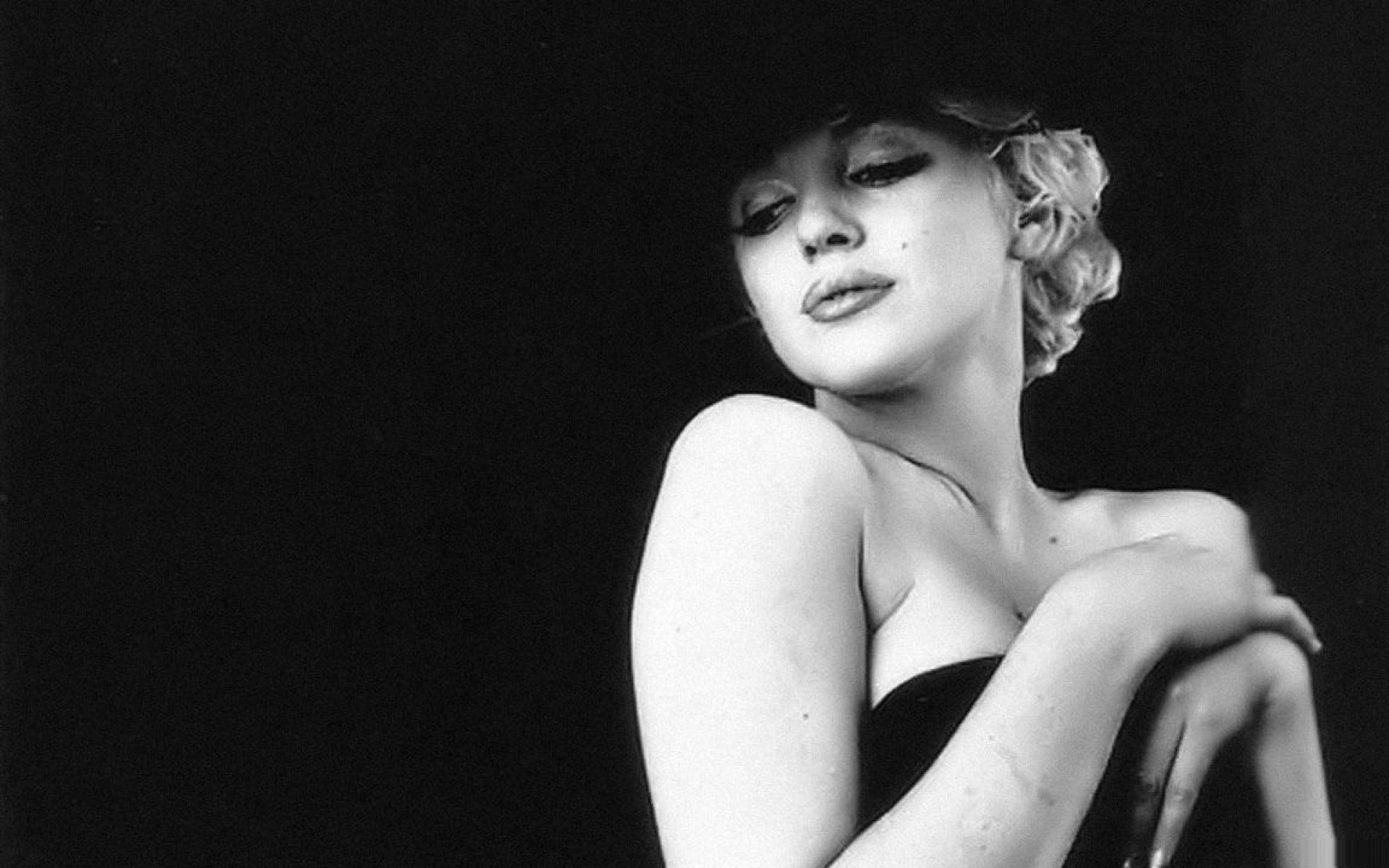 Handy-Wallpaper Marilyn Monroe, Schwarz Weiss, Berühmtheiten, Darstellerin kostenlos herunterladen.