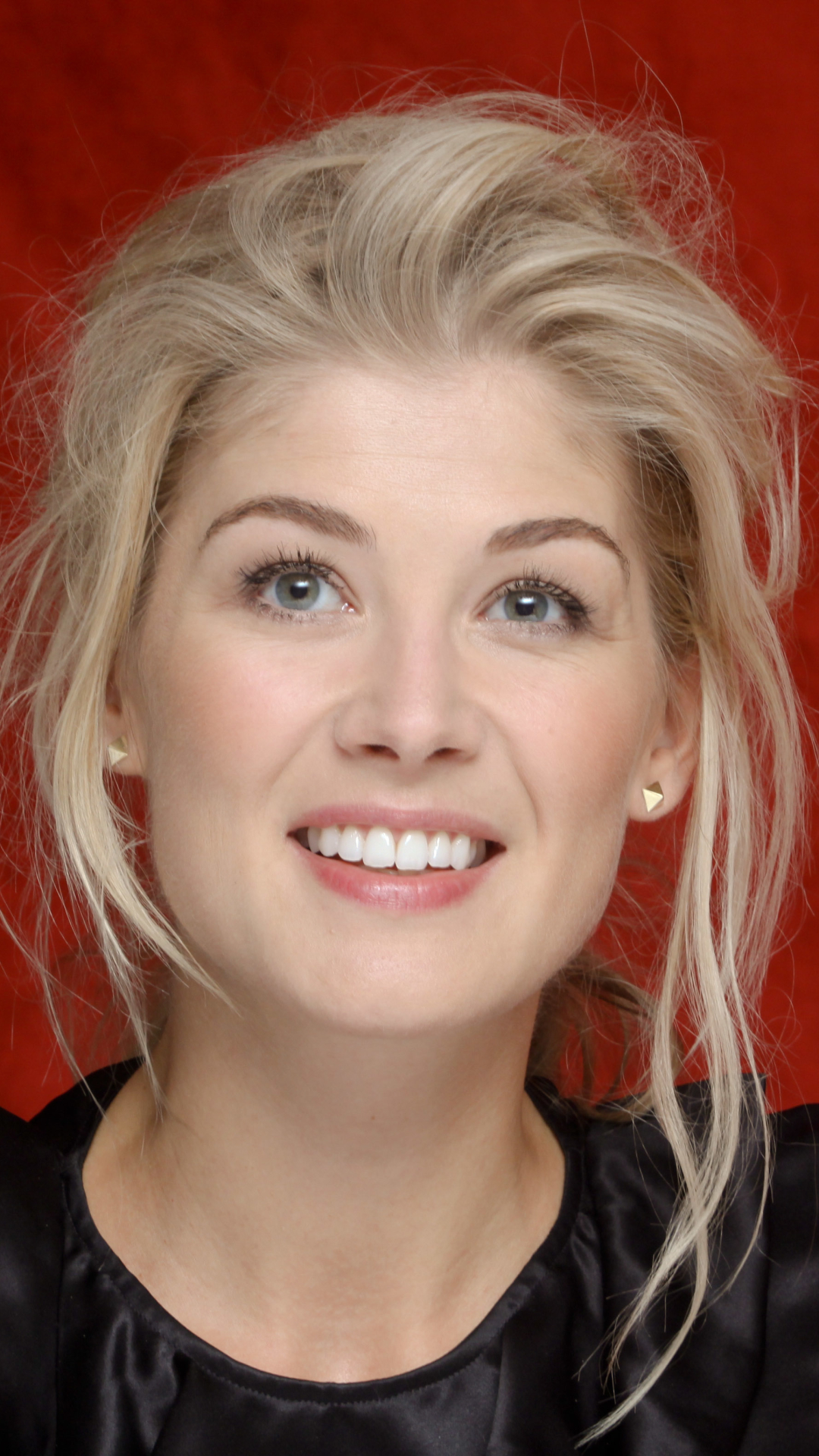 Handy-Wallpaper Berühmtheiten, Rosamund Pike kostenlos herunterladen.