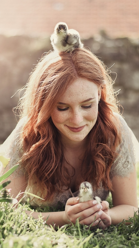 Download mobile wallpaper Smile, Redhead, Mood, Chick, Model, Women, Freckles, Baby Animal, Lying Down for free.