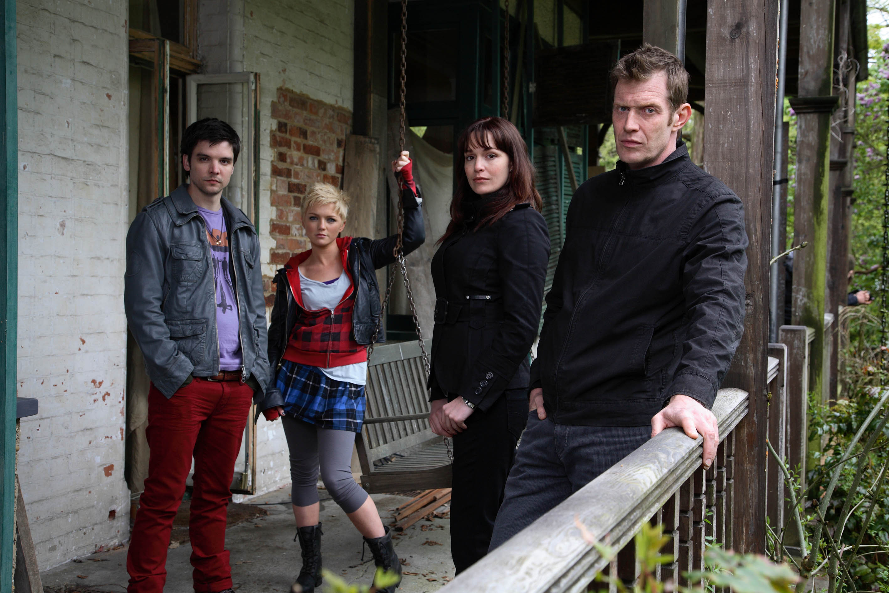 tv show, primeval, abby maitland, andrew lee potts, claudia brown, connor temple, danny quinn, hannah spearritt, jason flemyng, lucy brown
