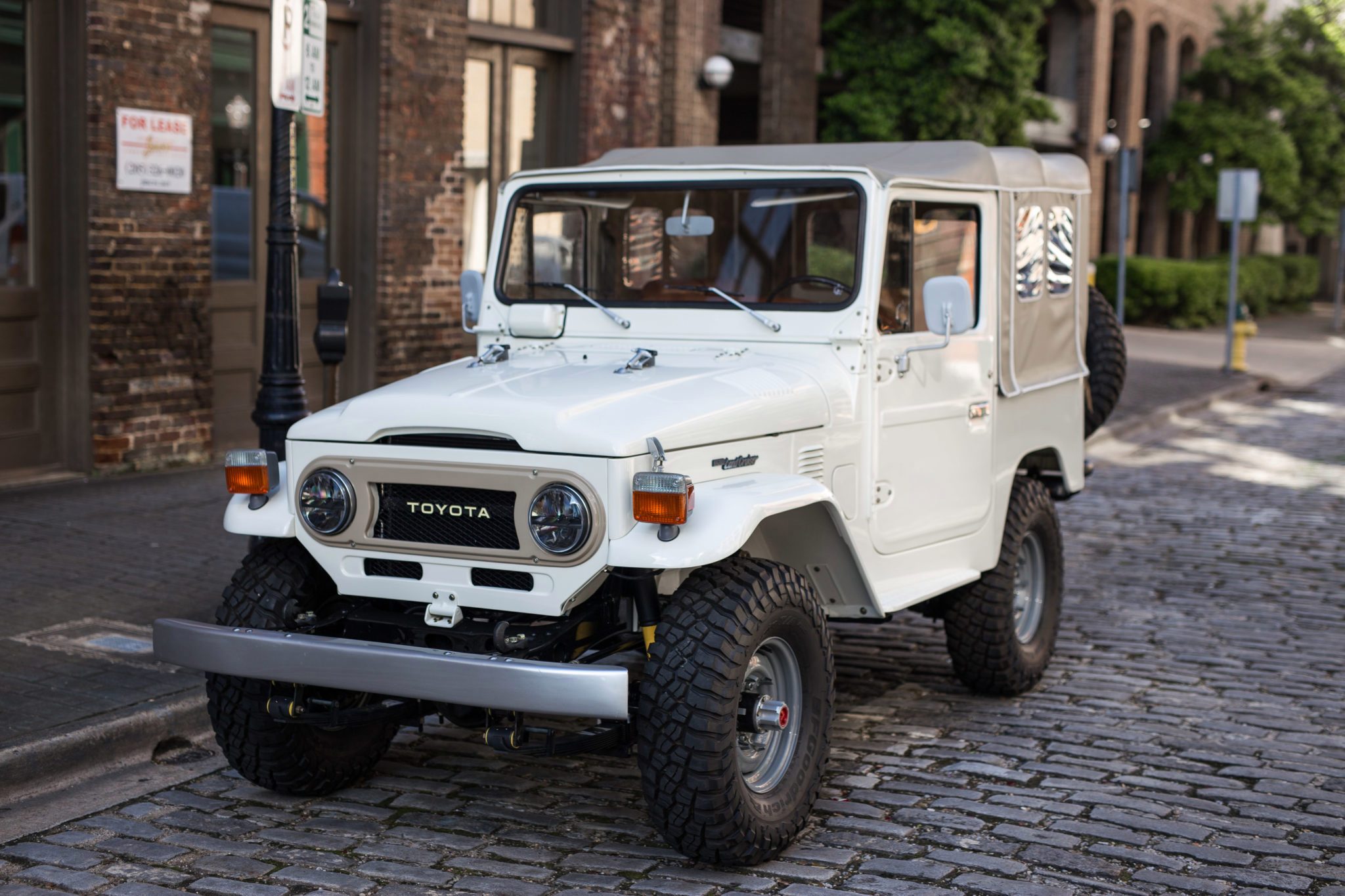 Download mobile wallpaper Toyota, Car, Off Road, Old Car, Toyota Land Cruiser Fj40, Vehicles, White Car for free.