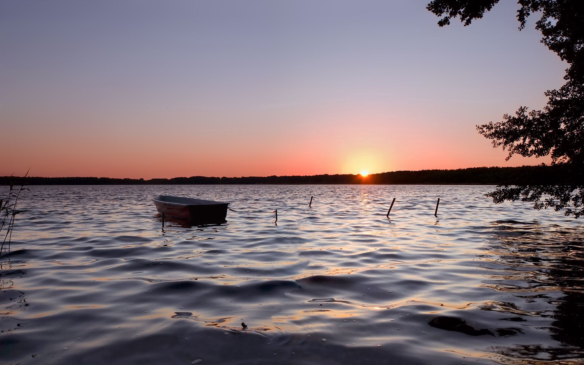 Laden Sie das Natur, Sunset, Ein Boot, Boot, Einsam, See-Bild kostenlos auf Ihren PC-Desktop herunter