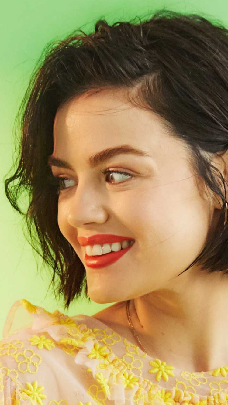 Download mobile wallpaper Smile, Face, Brunette, Celebrity, Short Hair, Actress, Lipstick, Lucy Hale for free.