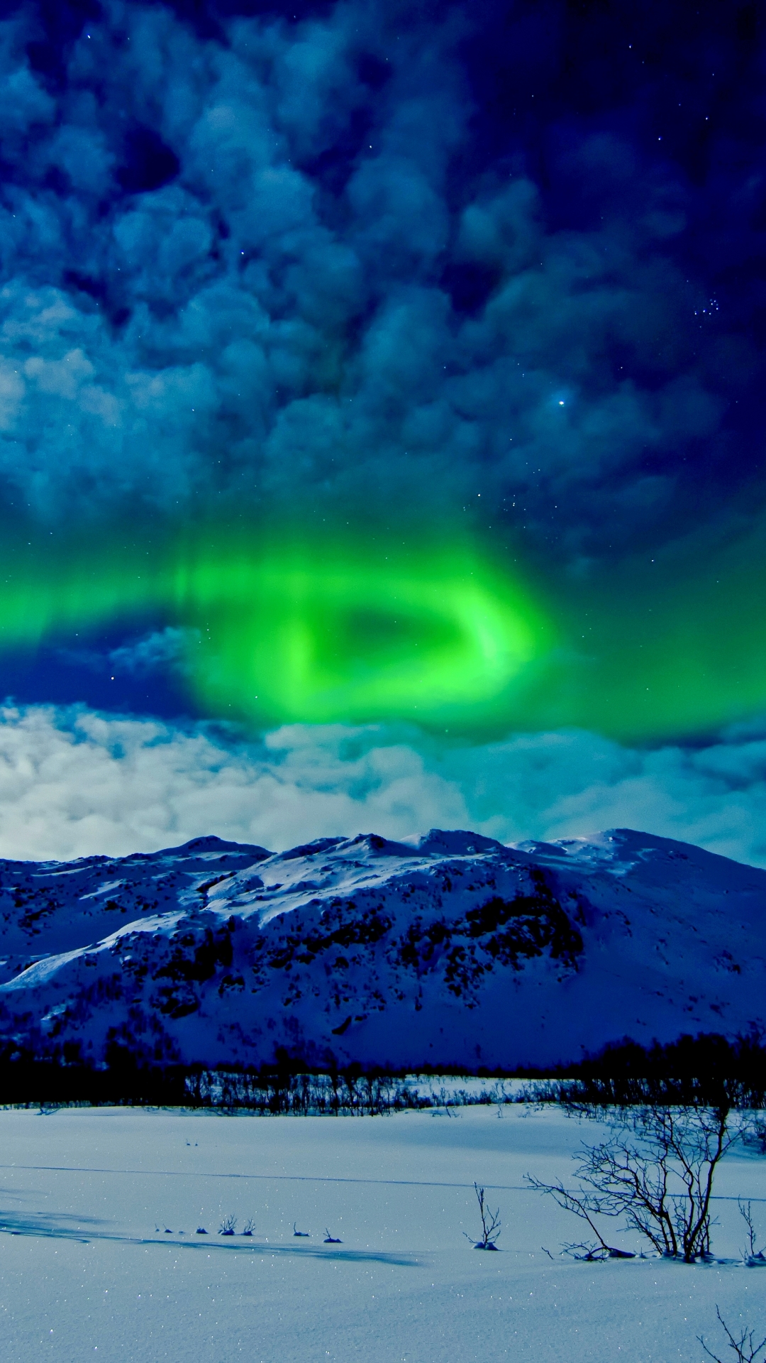 Handy-Wallpaper Landschaft, Winter, Schnee, Berg, Gebirge, Wolke, Himmel, Erde/natur, Nordlicht kostenlos herunterladen.