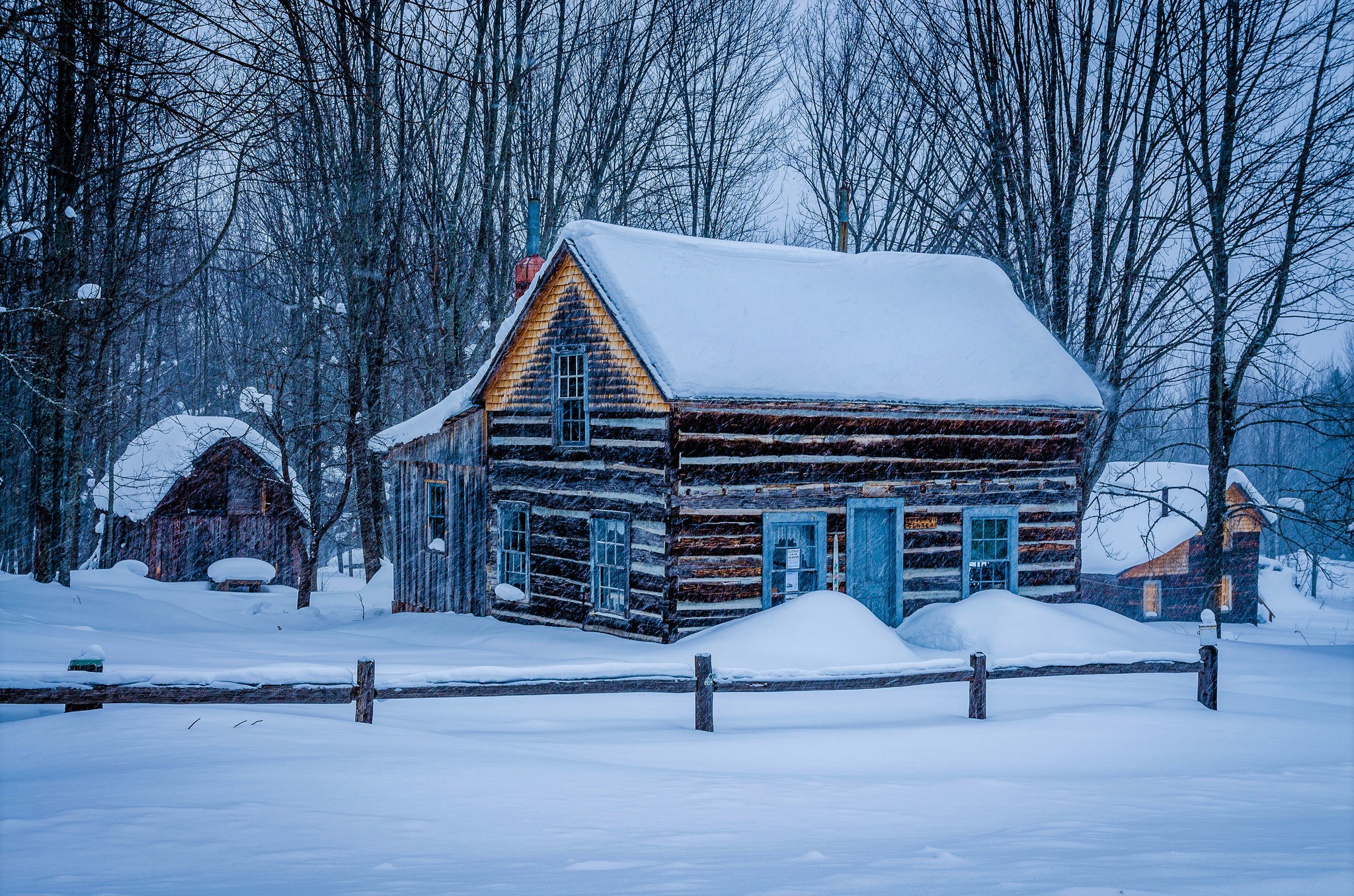 Baixar papel de parede para celular de Inverno, Neve, Floresta, Árvore, Casa, Cabana, Feito Pelo Homem gratuito.