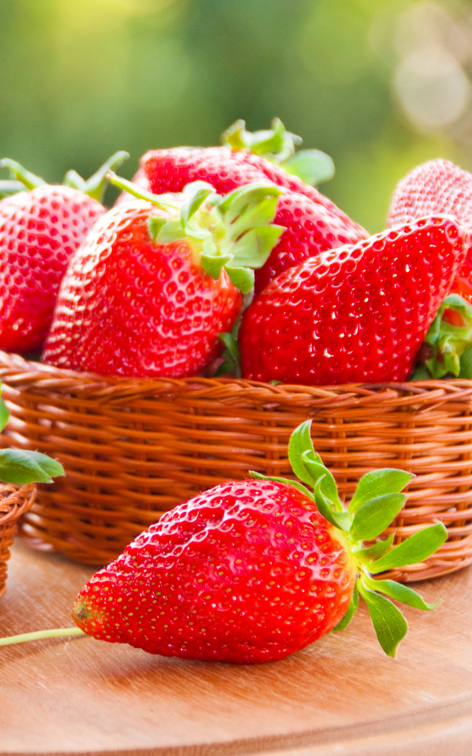 Free download wallpaper Fruits, Food, Strawberry, Berry, Basket on your PC desktop
