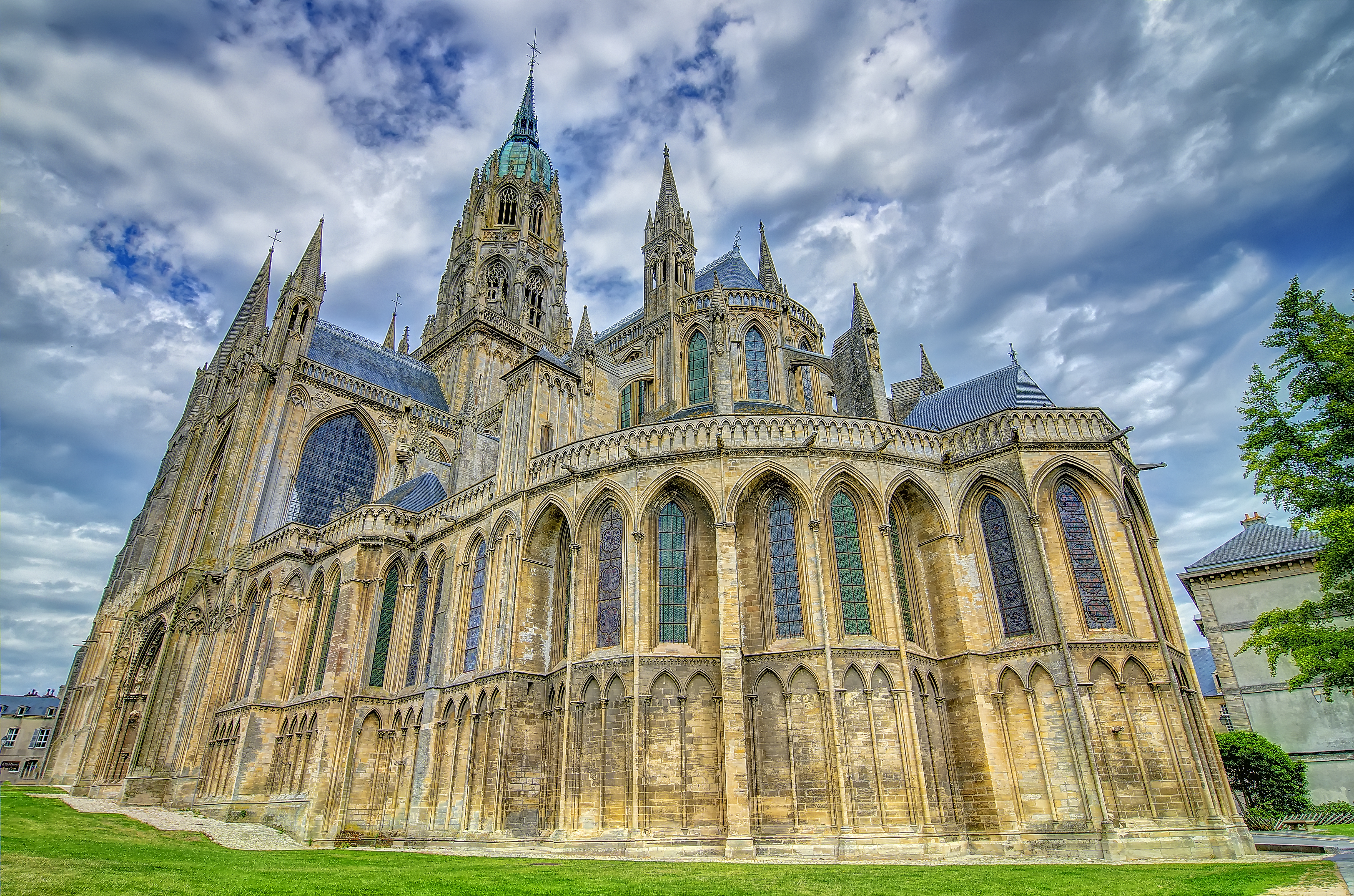 Descarga gratuita de fondo de pantalla para móvil de Arquitectura, Francia, Catedral, Hecho Por El Hombre, Religioso, Catedral De Bayeux, Catedrales.