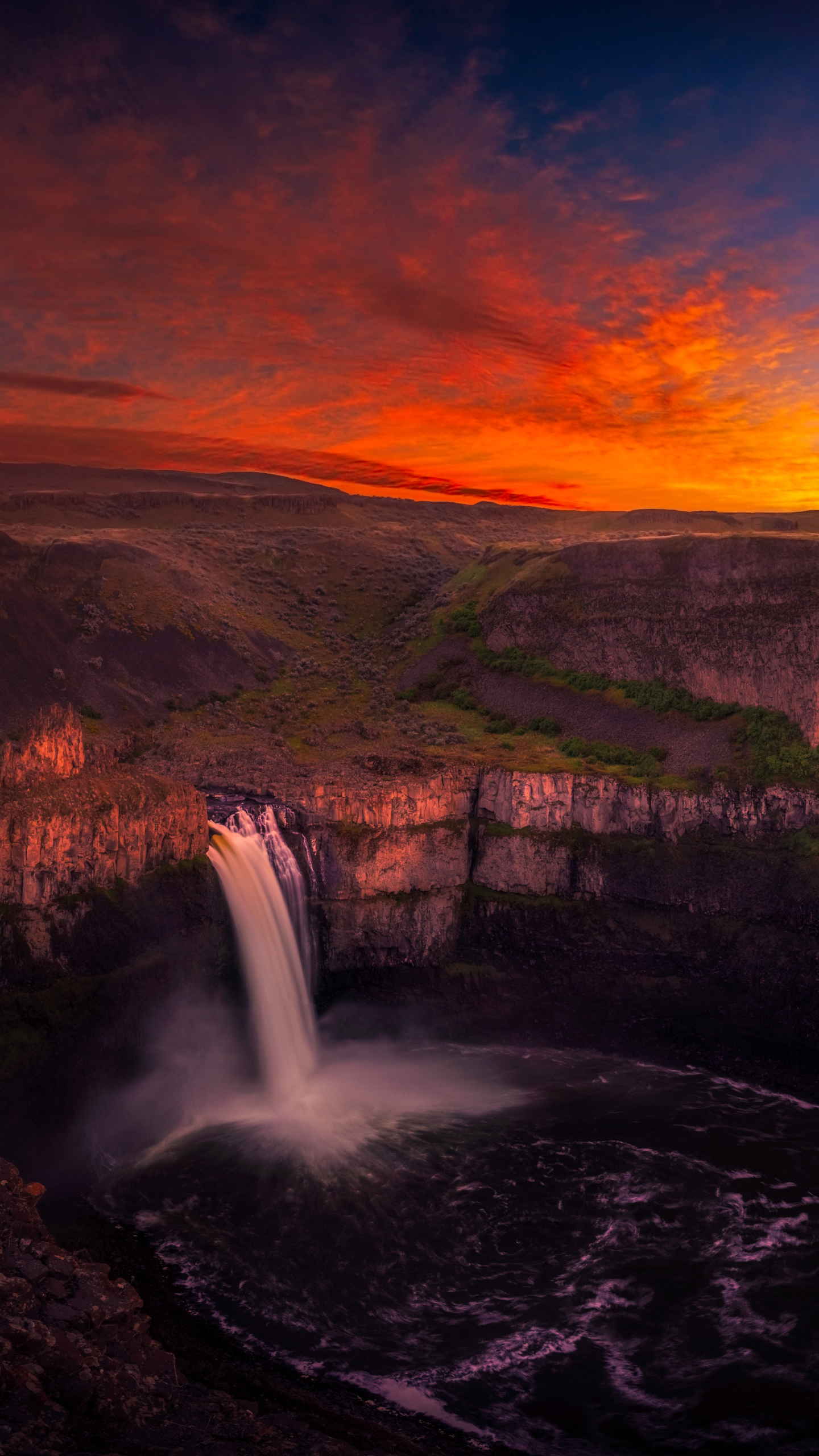 Handy-Wallpaper Schlucht, Wasserfälle, Wasserfall, Washington, Sonnenuntergang, Erde/natur, Palouse Falls kostenlos herunterladen.