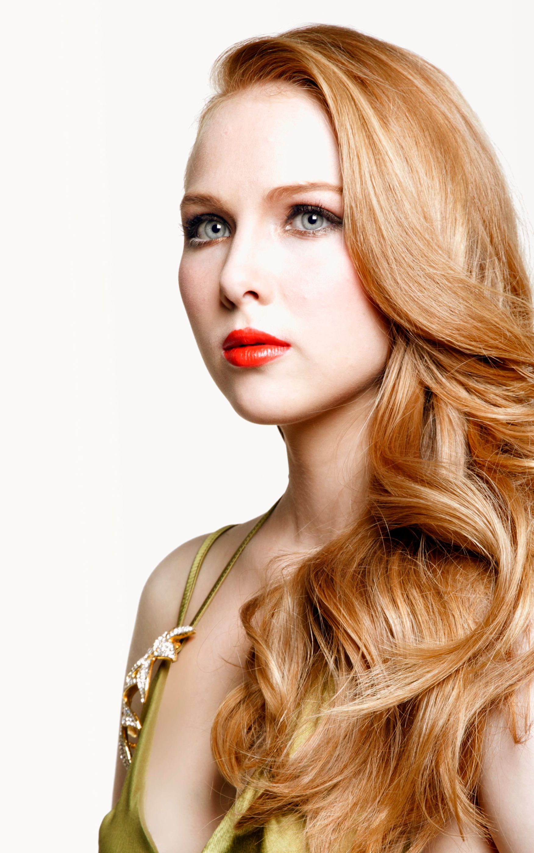 Download mobile wallpaper Redhead, Blue Eyes, American, Celebrity, Actress, Lipstick, Molly Quinn for free.