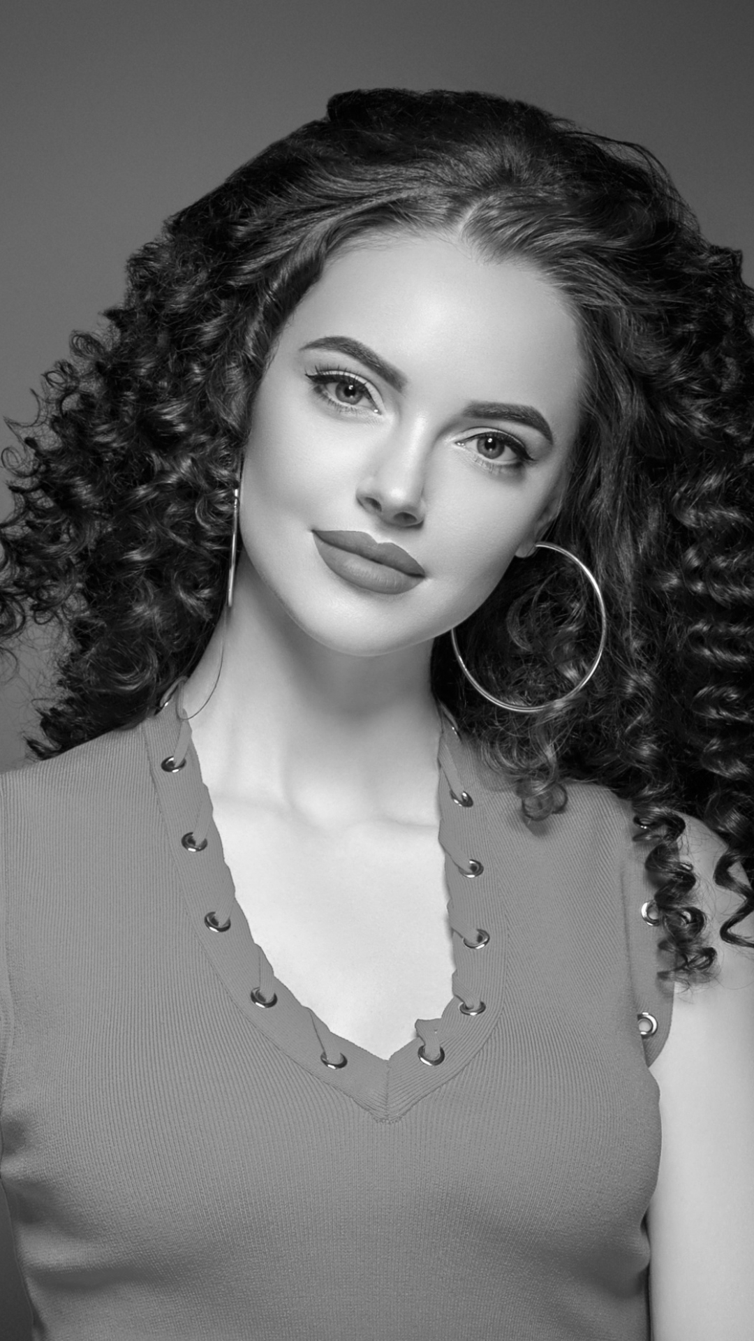 Download mobile wallpaper Model, Women, Earrings, Curl, Lipstick for free.