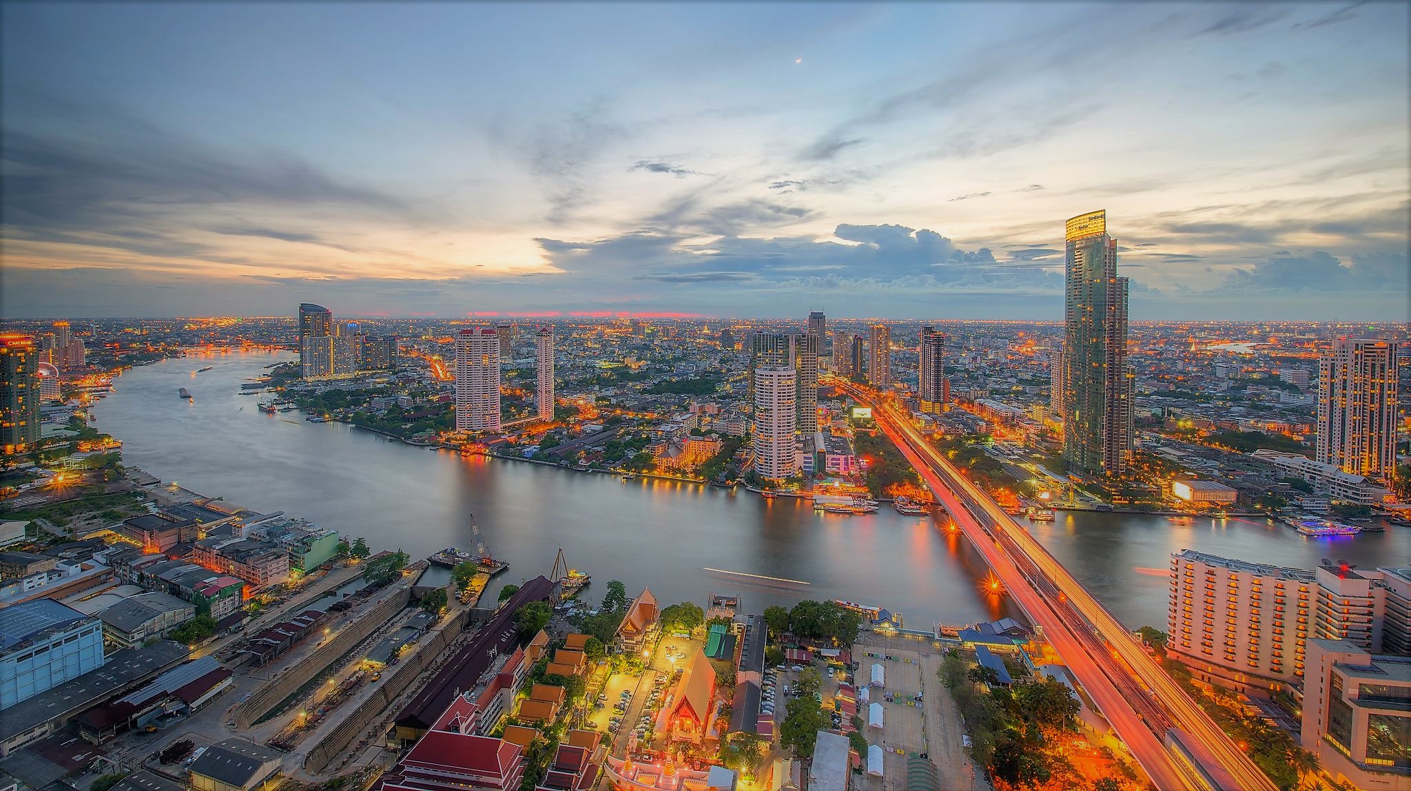 Laden Sie das Städte, Fluss, Dämmerung, Stadtbild, Thailand, Bangkok, Menschengemacht, Großstadt-Bild kostenlos auf Ihren PC-Desktop herunter
