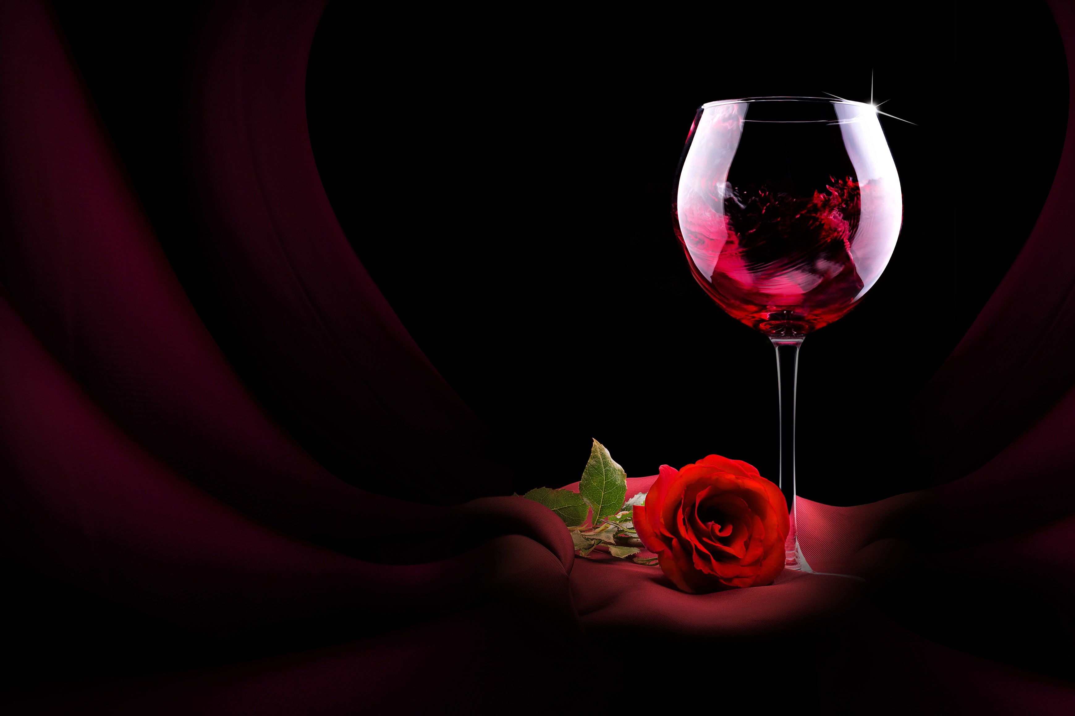 Скачати мобільні шпалери Вино, Натюрморт, Роза, Скло, Фотографія, Червона Троянда безкоштовно.