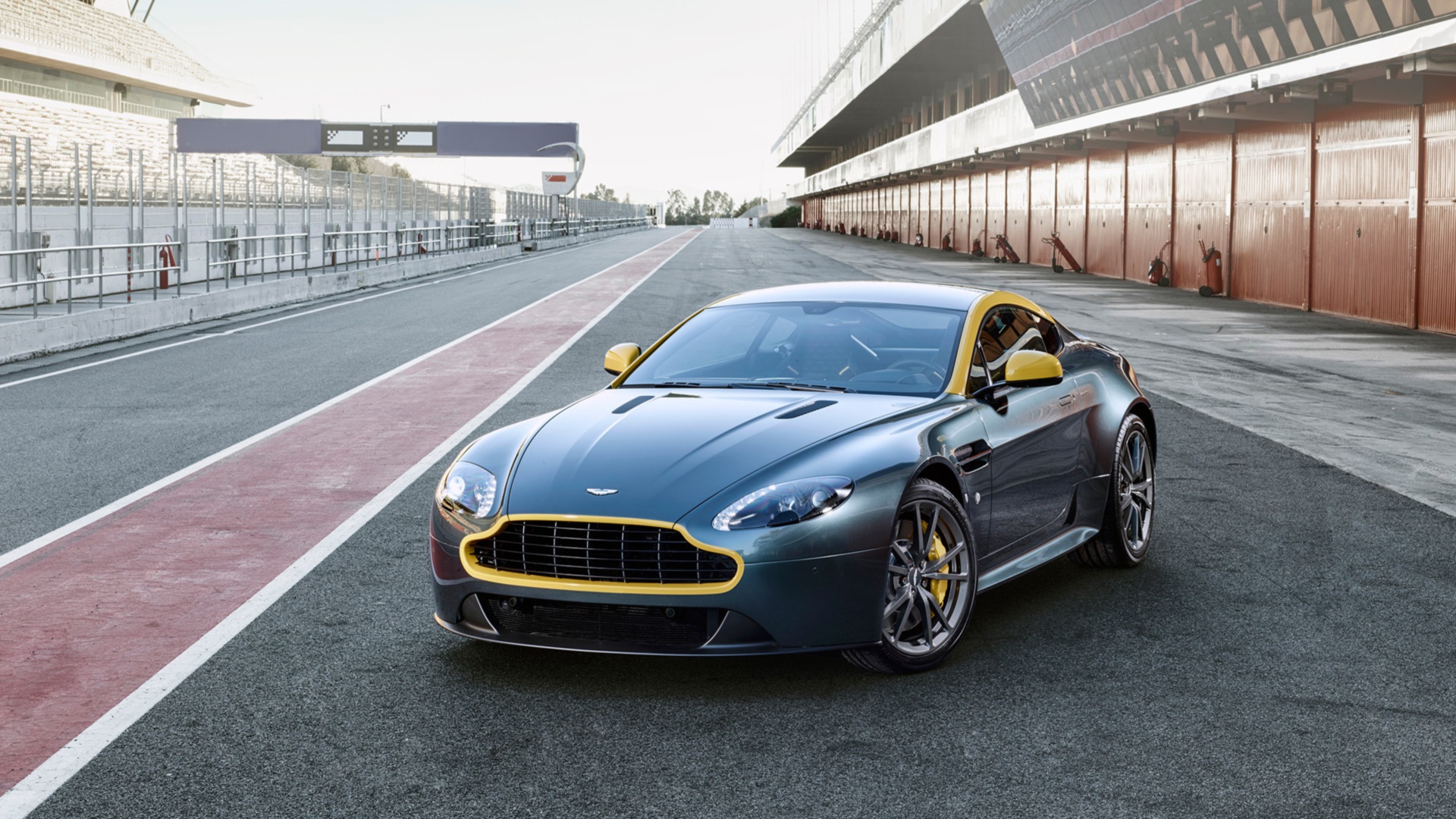 Завантажити шпалери 2015 Aston Martin V8 Vantage N430 на телефон безкоштовно