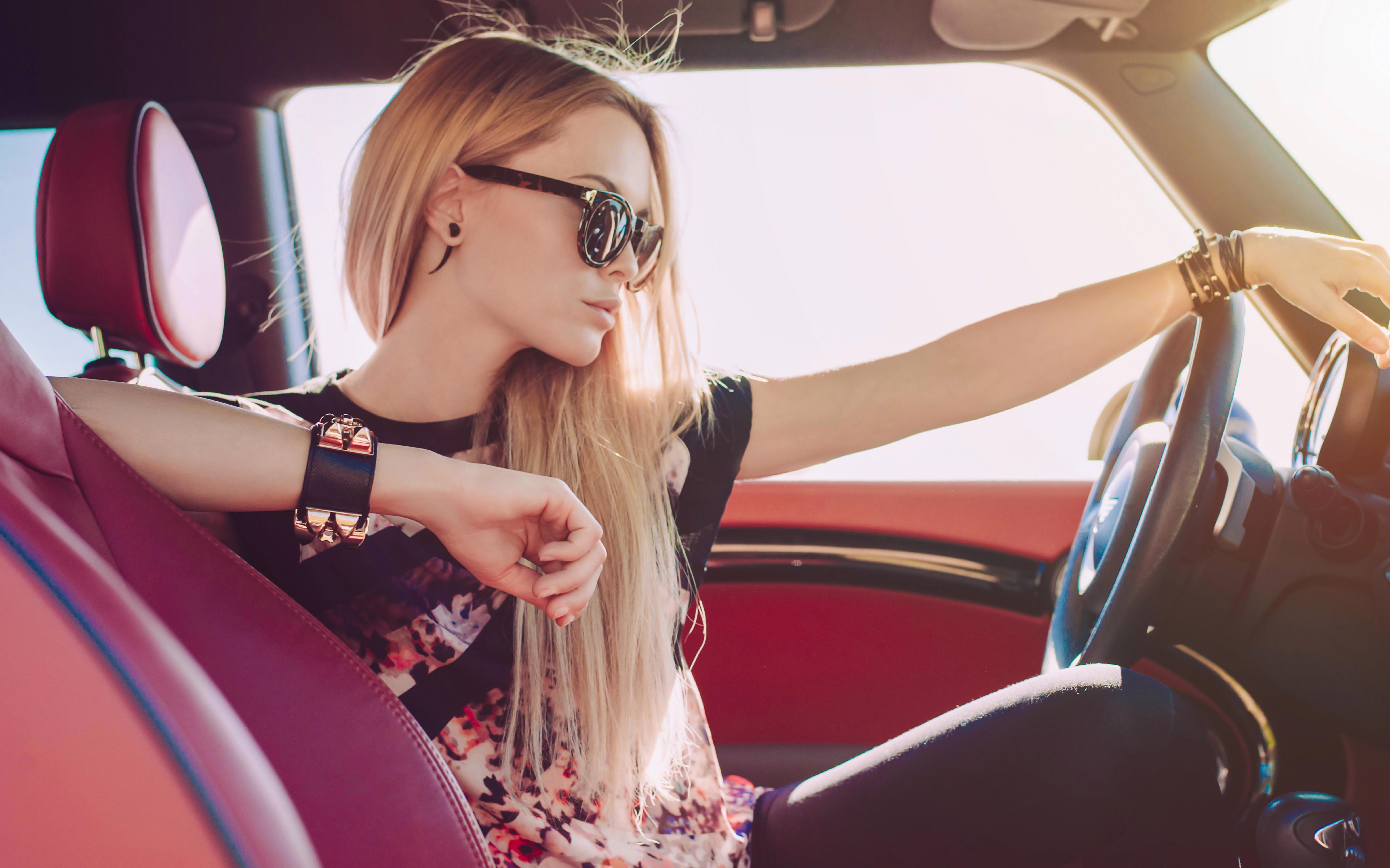 Handy-Wallpaper Auto, Blond, Sonnenbrille, Modell, Frauen kostenlos herunterladen.