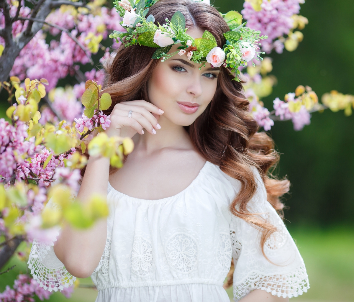 Free download wallpaper Wreath, Brunette, Model, Women, Blossom, White Dress on your PC desktop