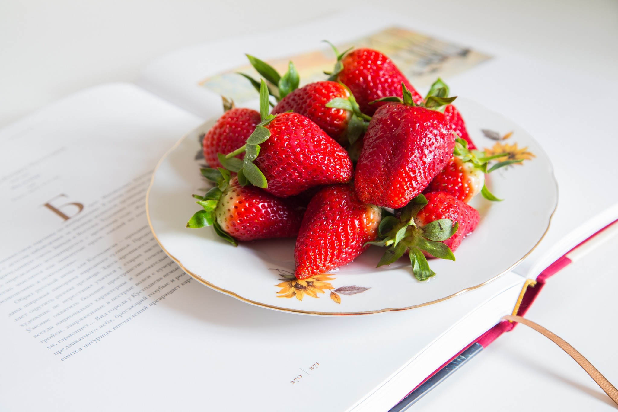 Download mobile wallpaper Plate, Berries, Food, Strawberry, Book for free.