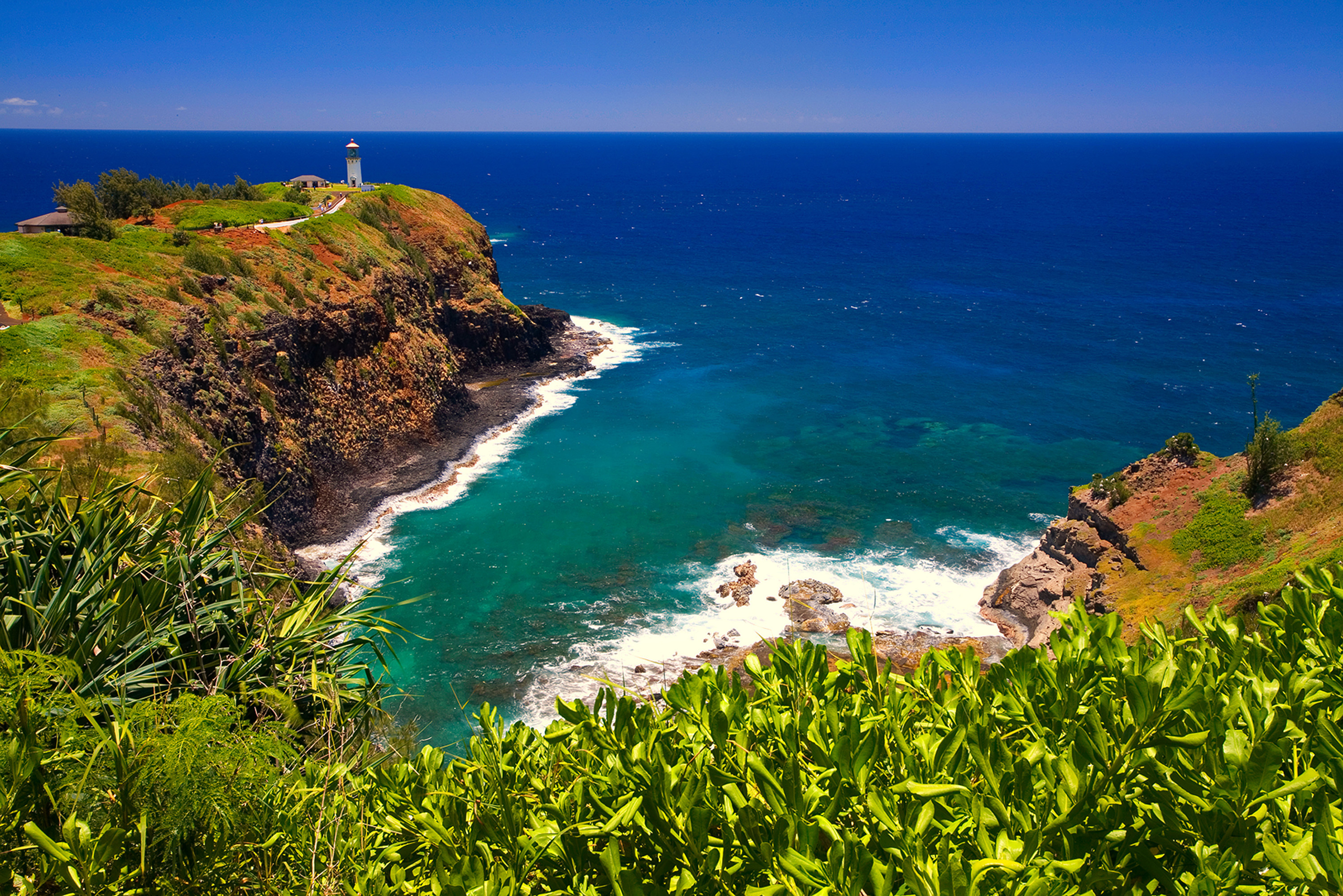 Download mobile wallpaper Horizon, Ocean, Cliff, Lighthouse, Hawaii, Coastline, Man Made for free.