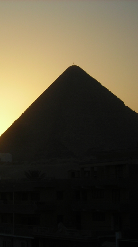 Скачать картинку Закат, Пирамида, Сделано Человеком, Закат Солнца в телефон бесплатно.