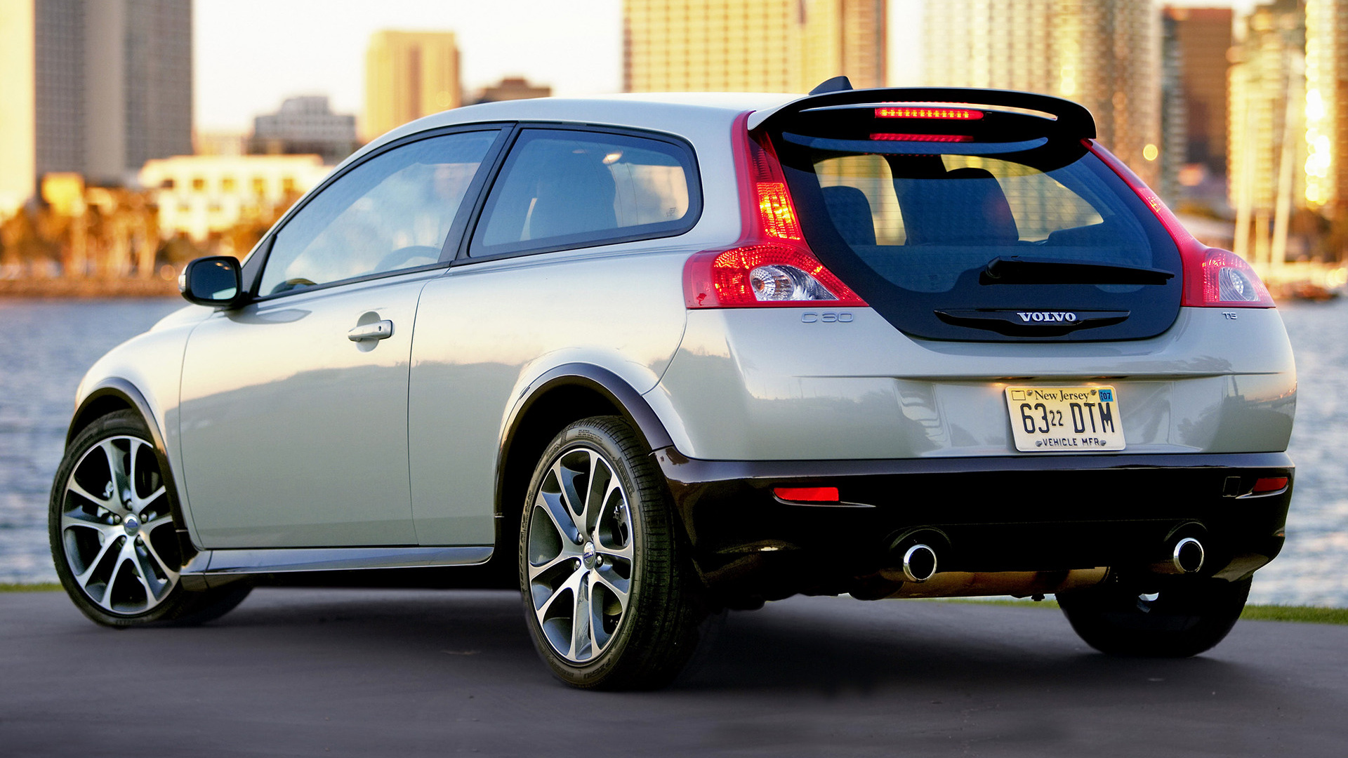 Download mobile wallpaper Volvo, Hatchback, Vehicles, White Car, Volvo C30 for free.