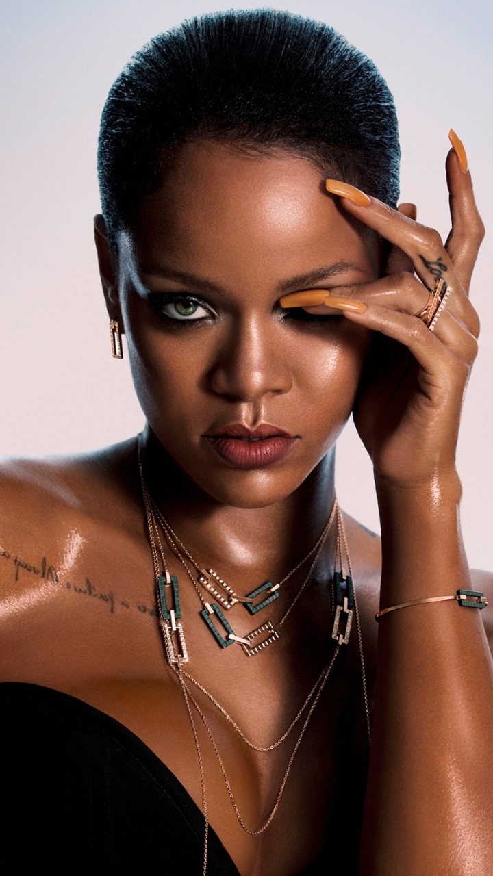 Handy-Wallpaper Musik, Rihanna, Sänger, Brünette, Grüne Augen, Halskette, Barbados kostenlos herunterladen.